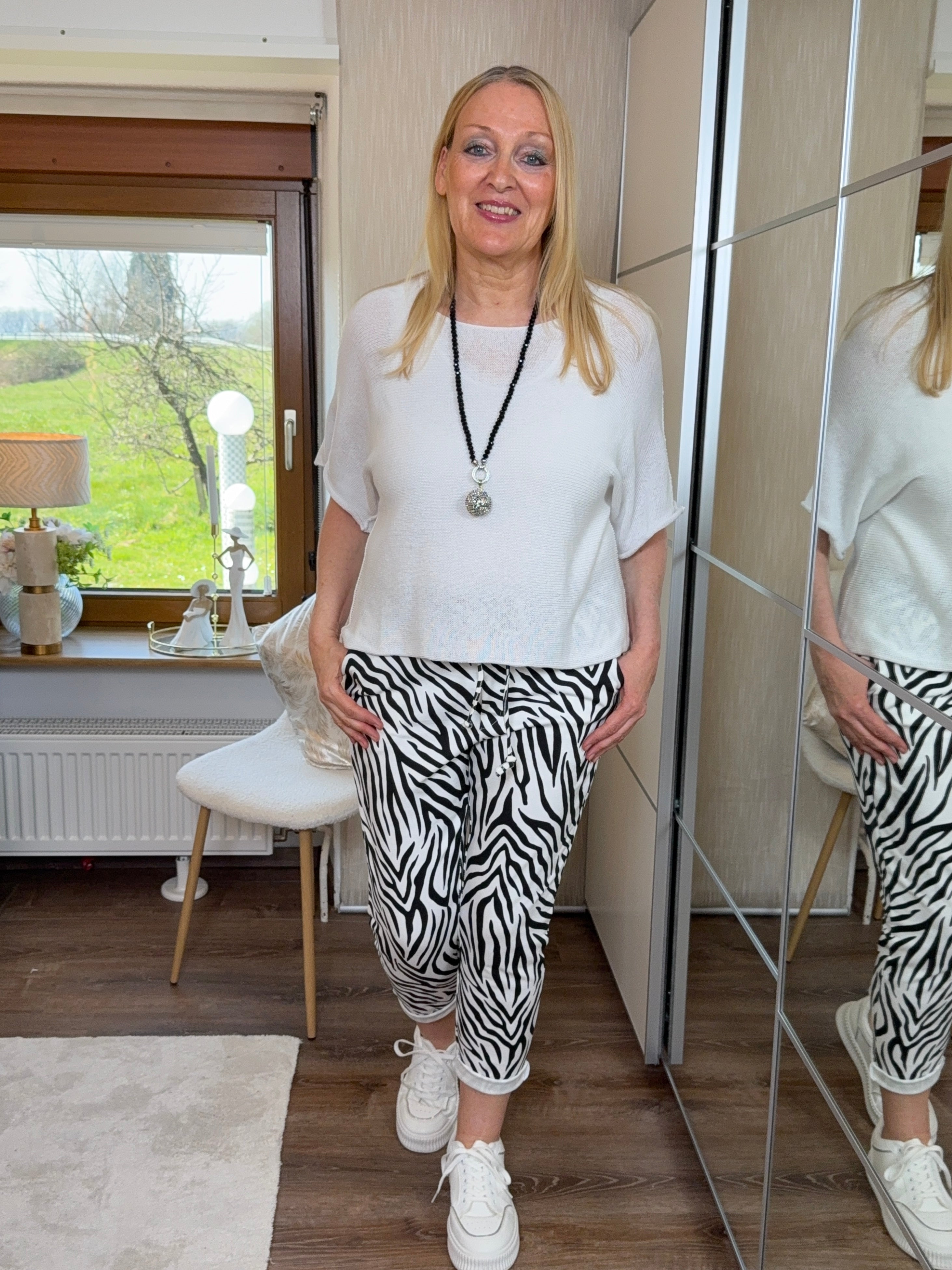 Hose mit elastischem Bund und „Animal Print“ Größe 36 - 40 in schwarz - weiß