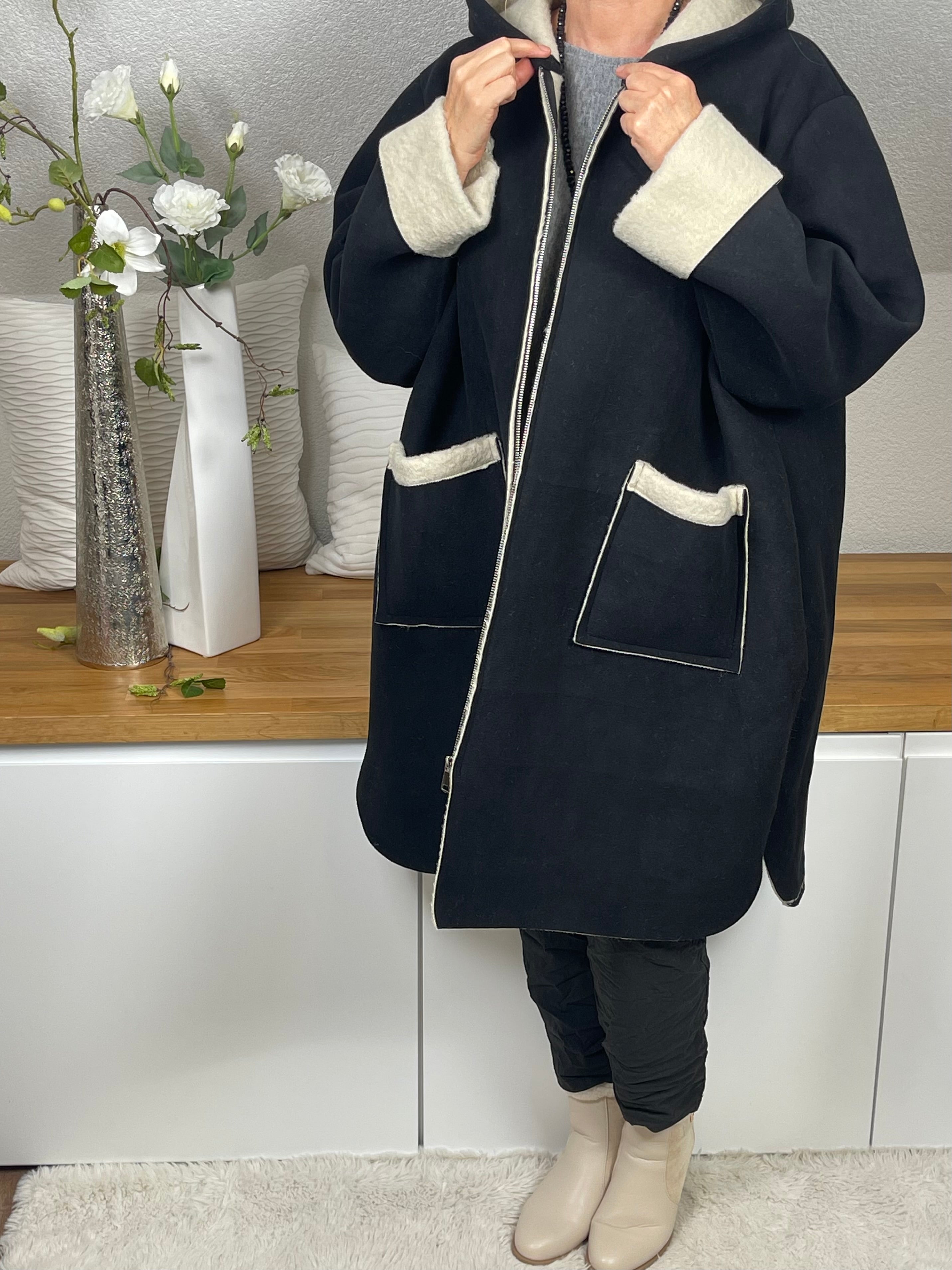 Molliger Damen Mantel in Wildlederoptik mit Kapuze Einheitsgröße 44 - 50 in schwarz