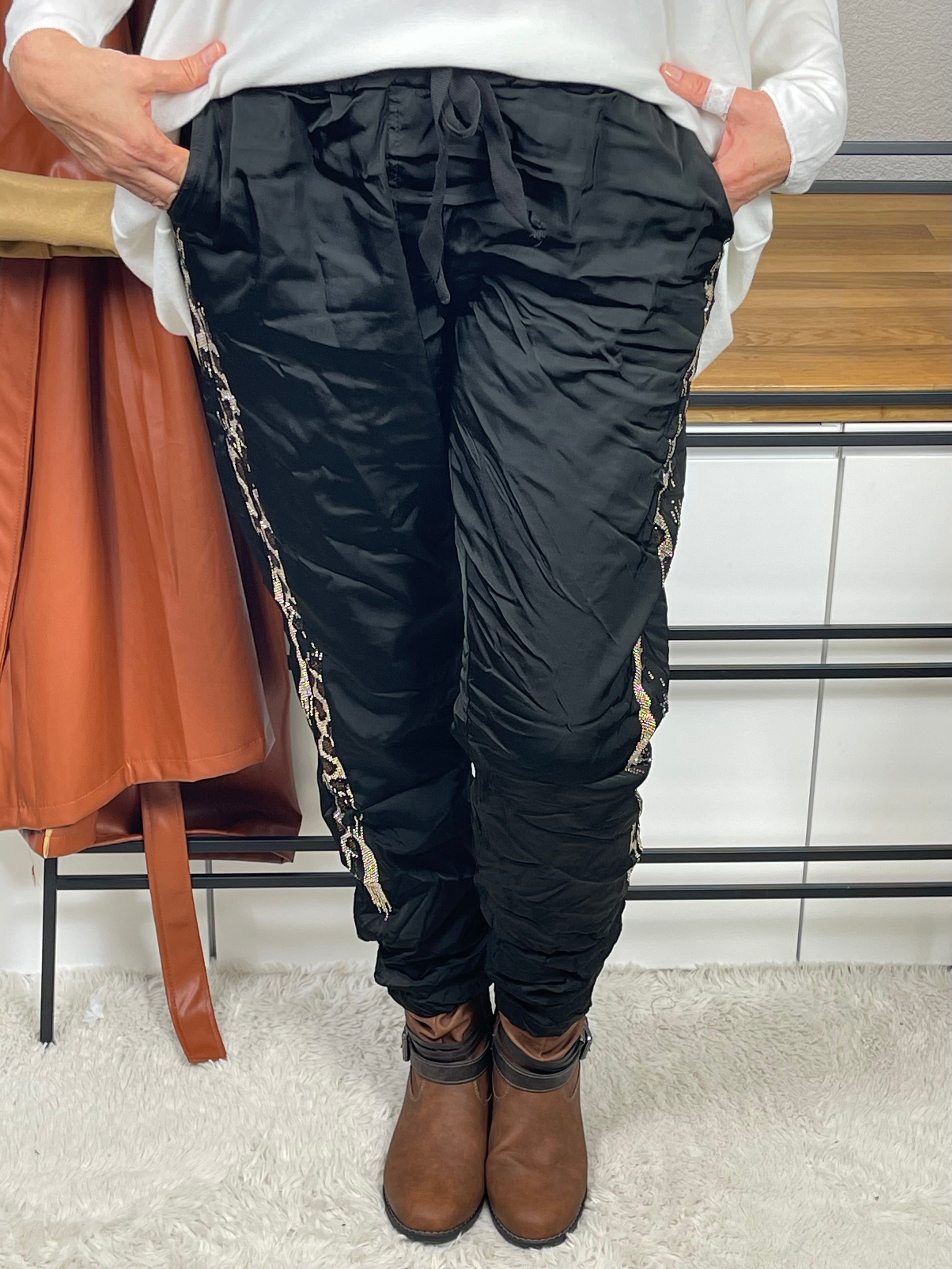 Damen - Jogpant „Shiney“ mit Animal Glitzer Streifen Einheitsgrösse Gr. 44 - 52 in schwarz