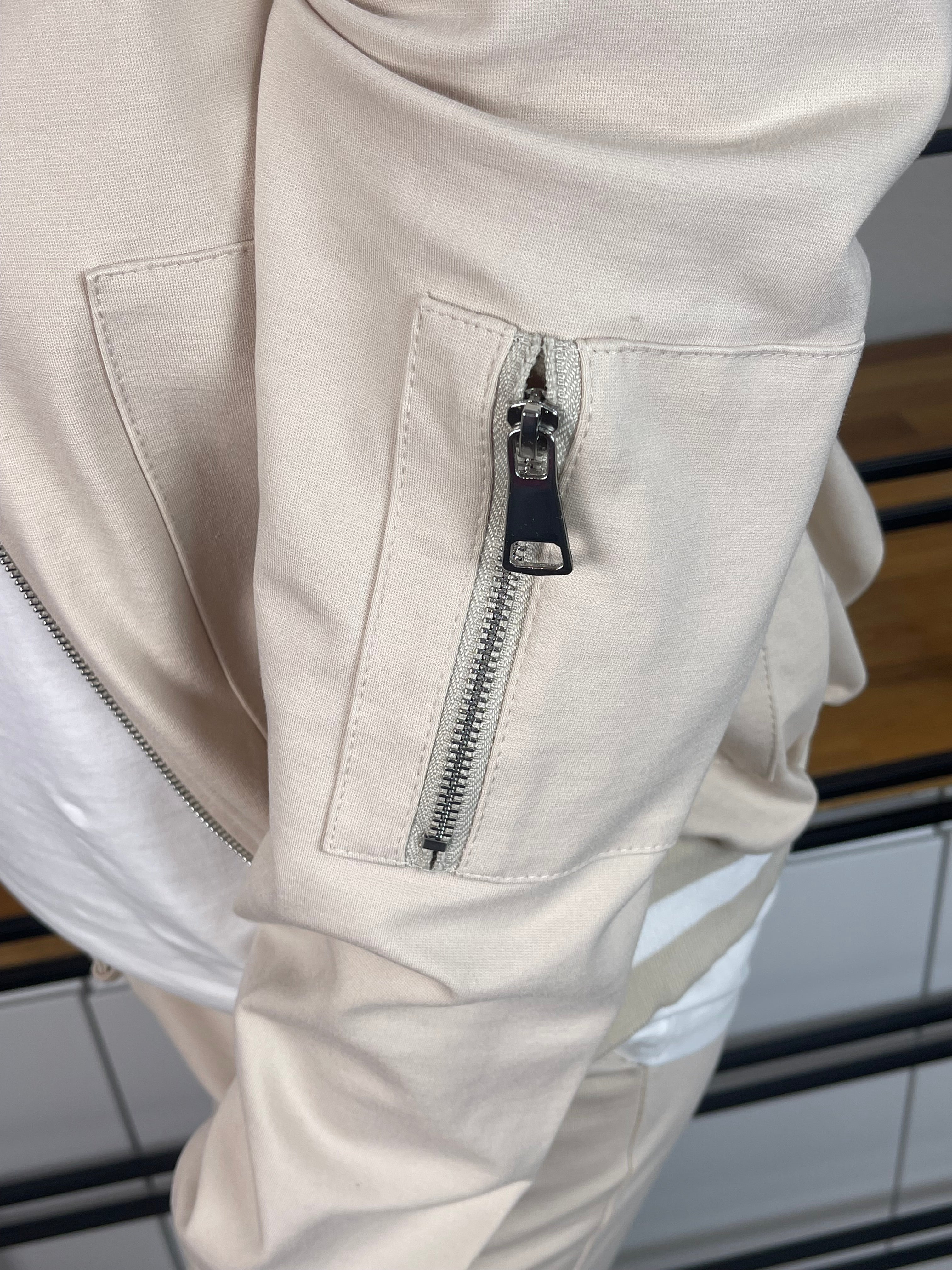 Damen - Blouson mit weißen Streifen - passend zum Hosenanzug „Tessa“ in hellbeige