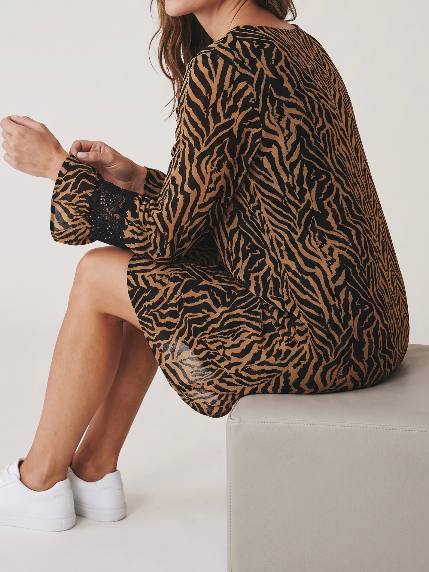 Tunika - Kleid „Animal“ mit Armspitze in braun - schwarz