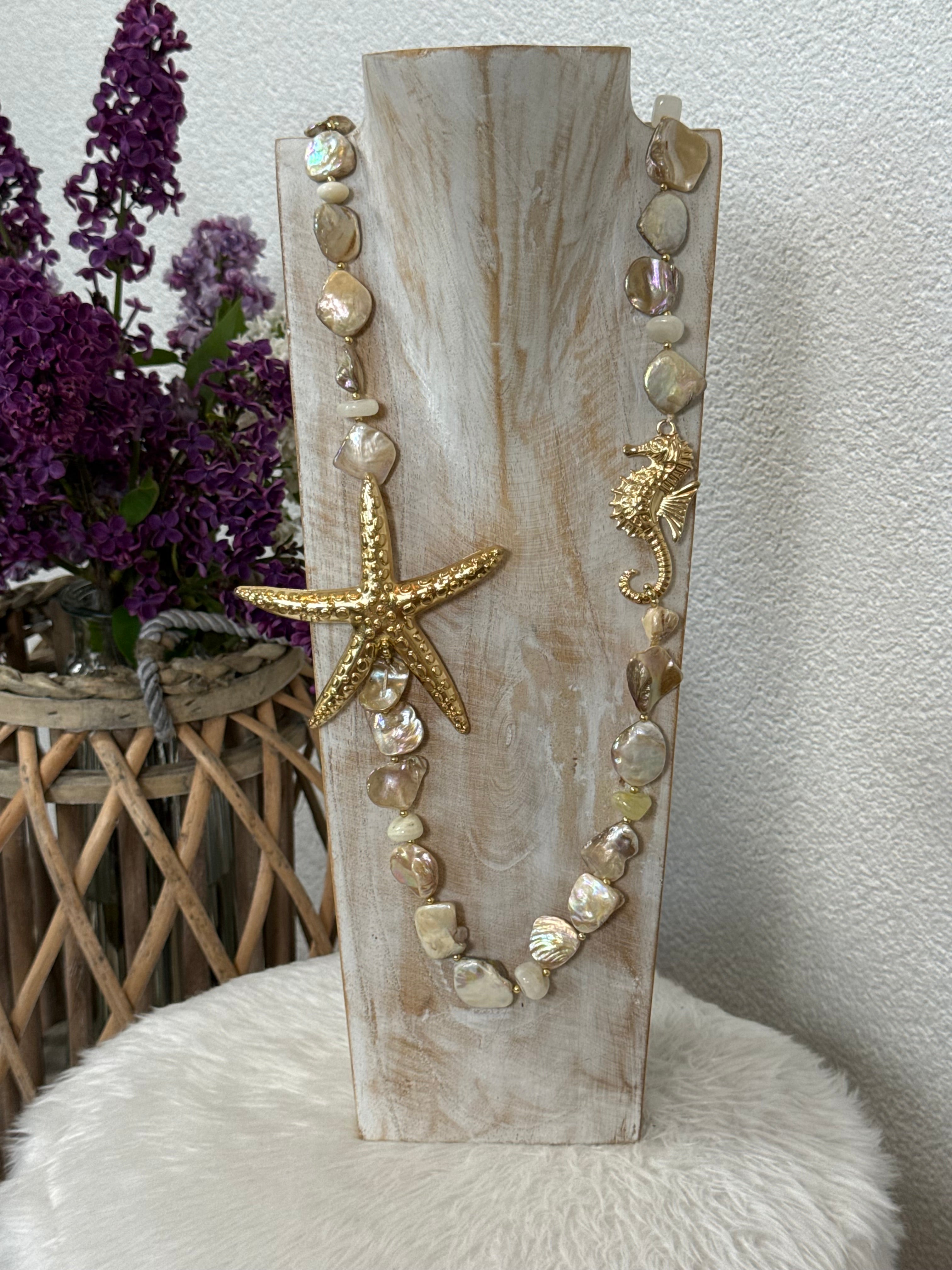 Lange Kette - „Boho“ maritim in perlmutt - gold