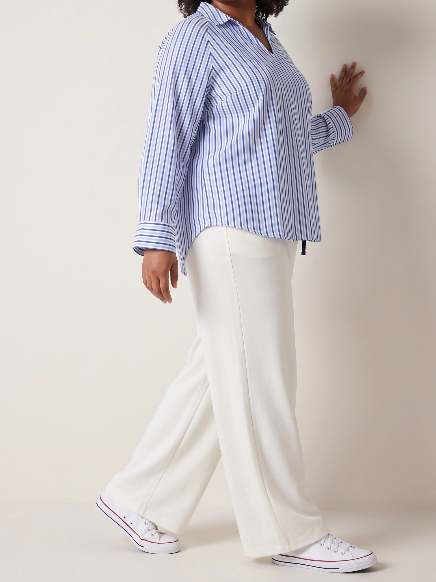 V -Bluse „Carla“ Esvivid“ in blau - weiß