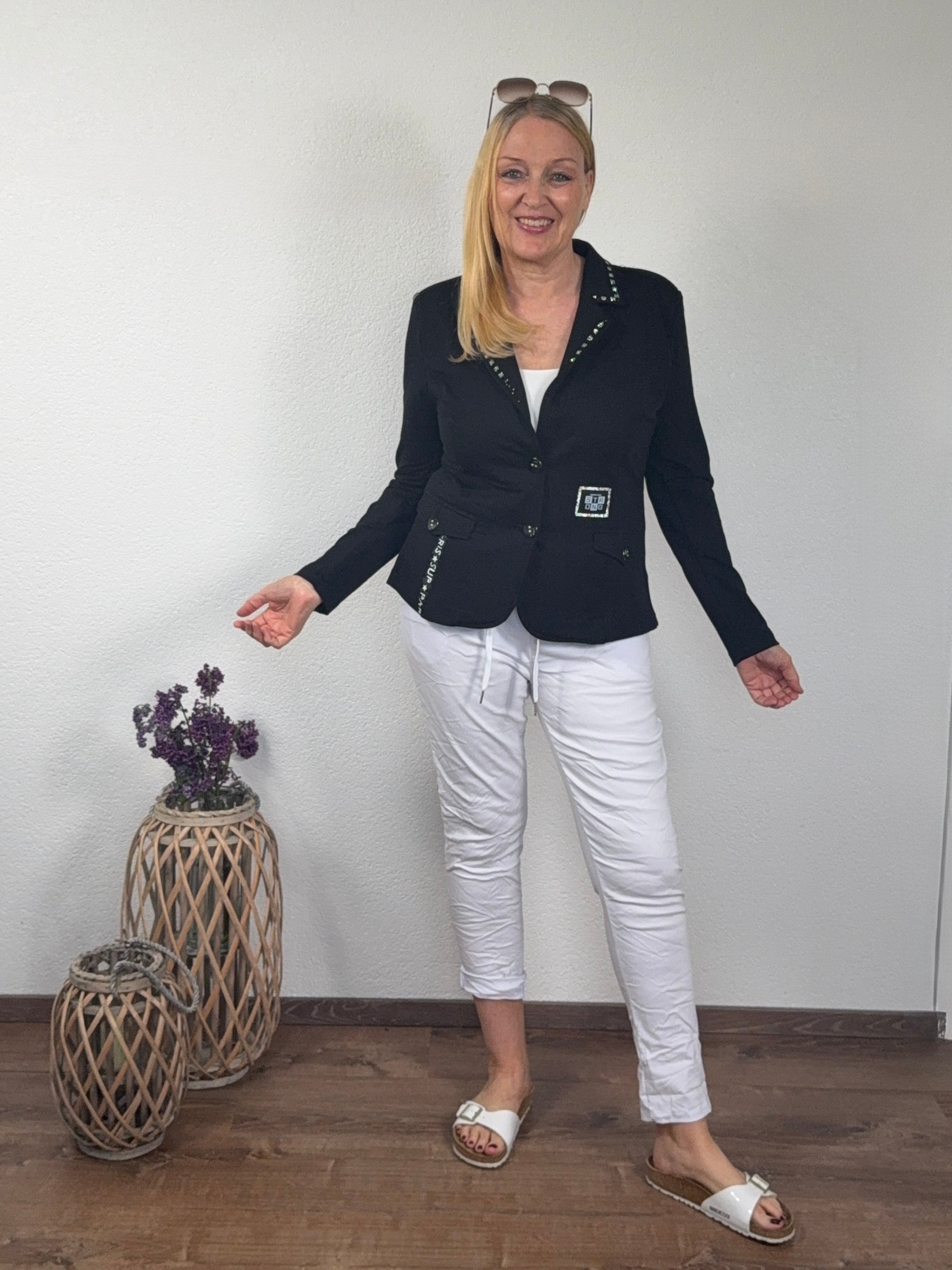 Hochwertiger, extravaganter Blazer „Totenkopf“ von „EU-Queen“ Gr. 36 bis 42 in schwarz