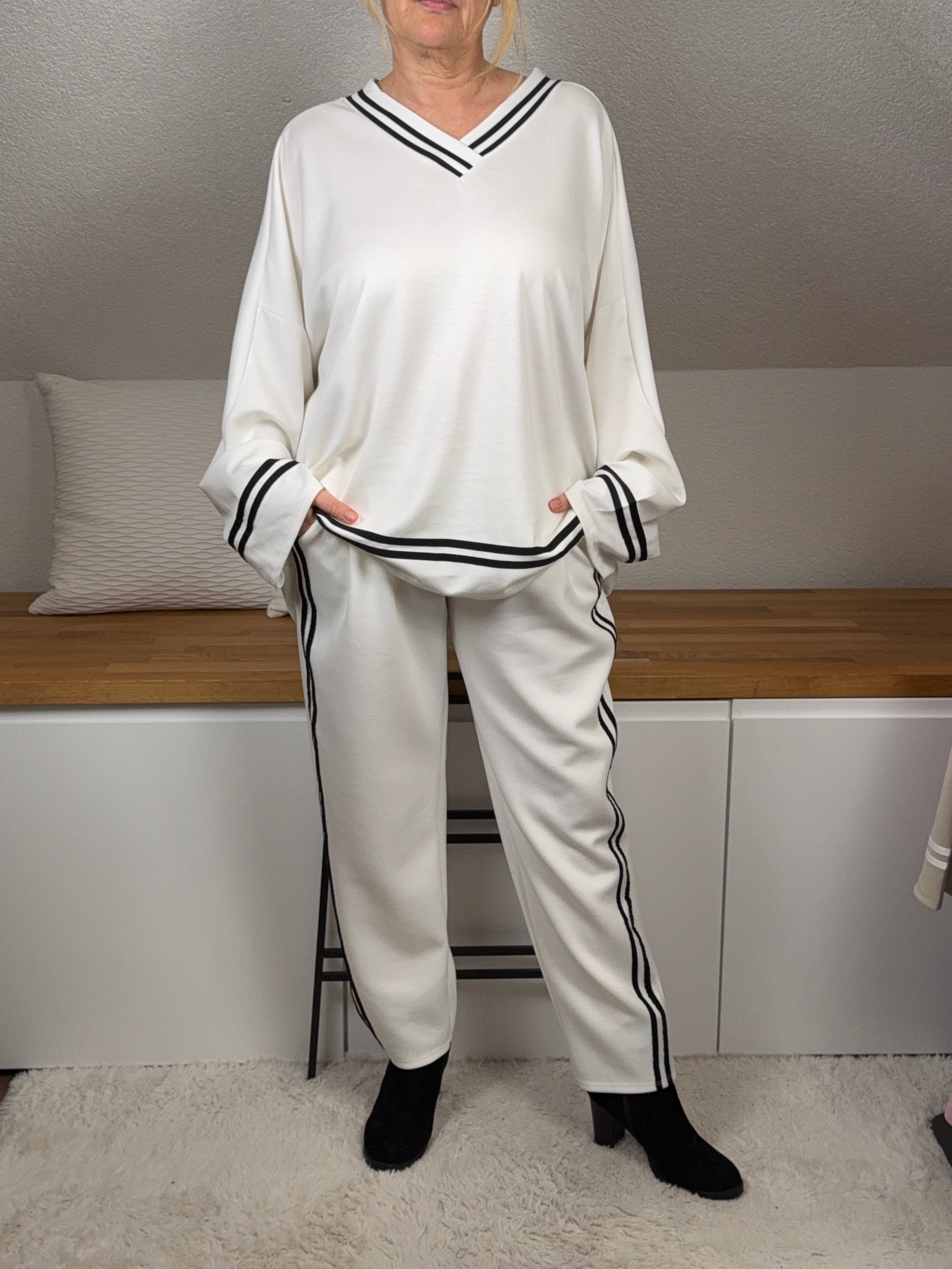 Elegante Damen Jogpant „Fluffi“ mit Gürtel und Galonstreifen Einheitsgröße Gr. 38 - 44/46 in 2 Farben