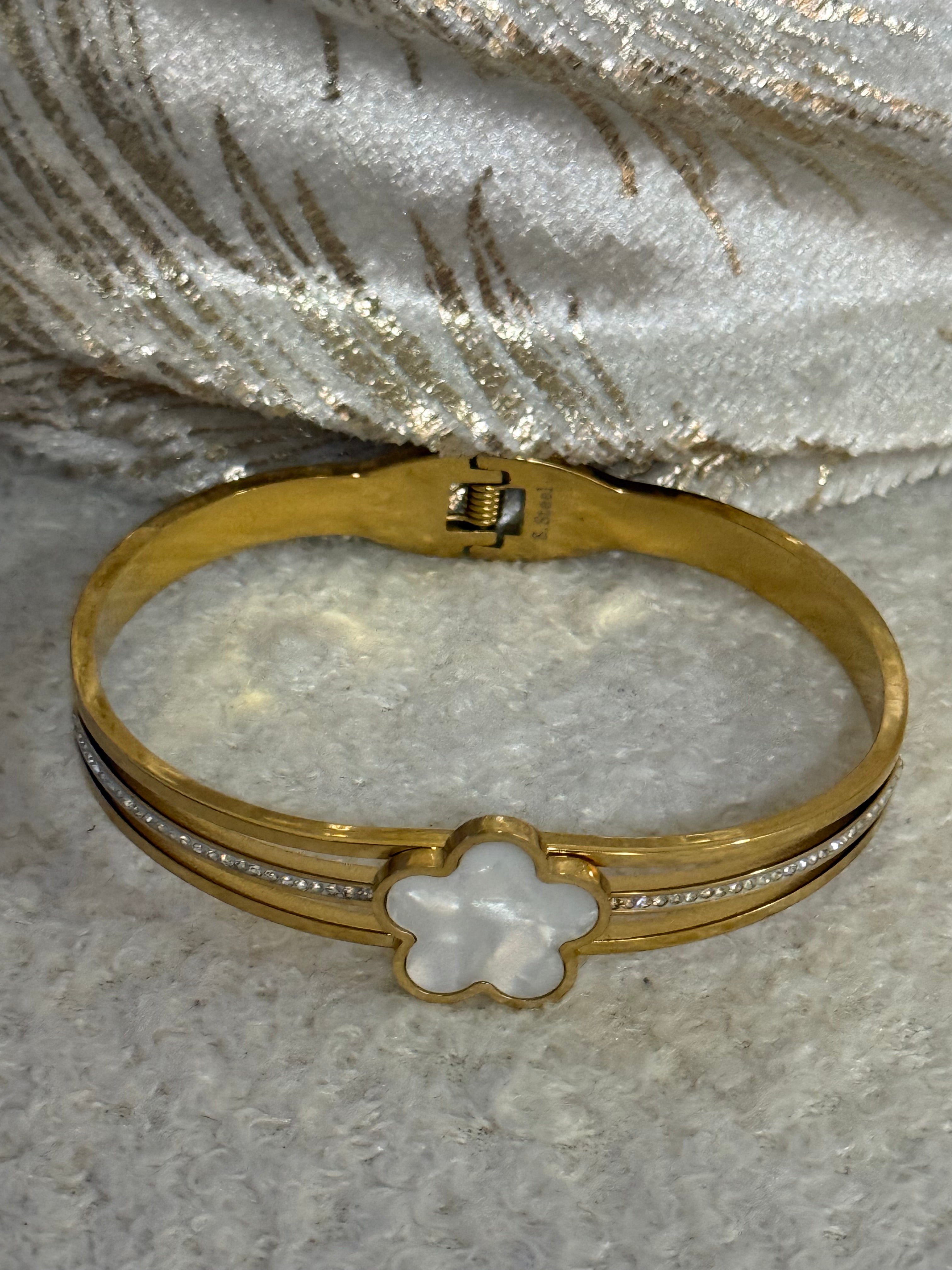 Damen - Armreif „Blüte“ mit Magnetverschluß in gold