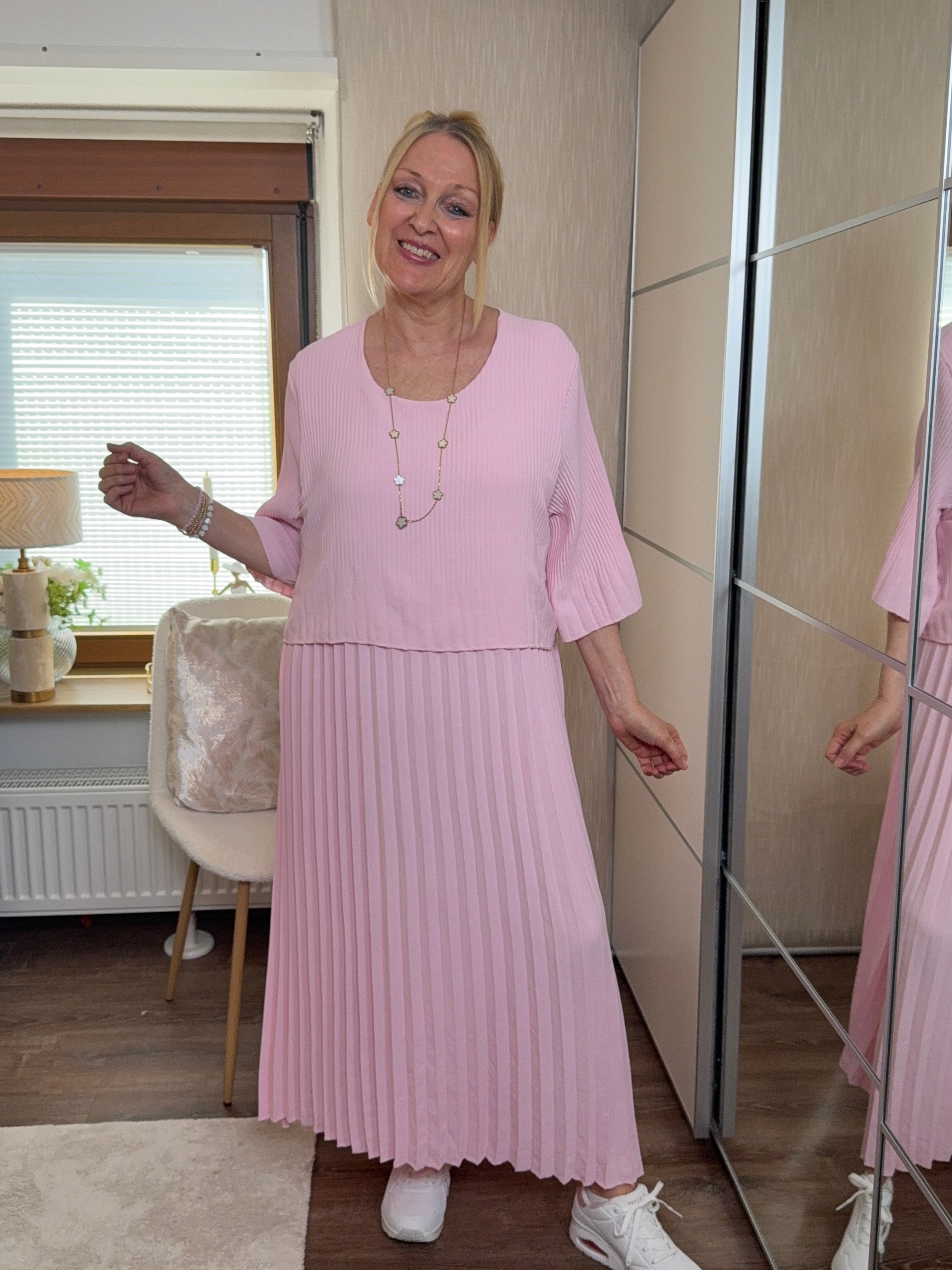 Tolles „Plissee“ Maxi Kleid Einheitsgröße Gr. 44 - 50 in 3 Farben