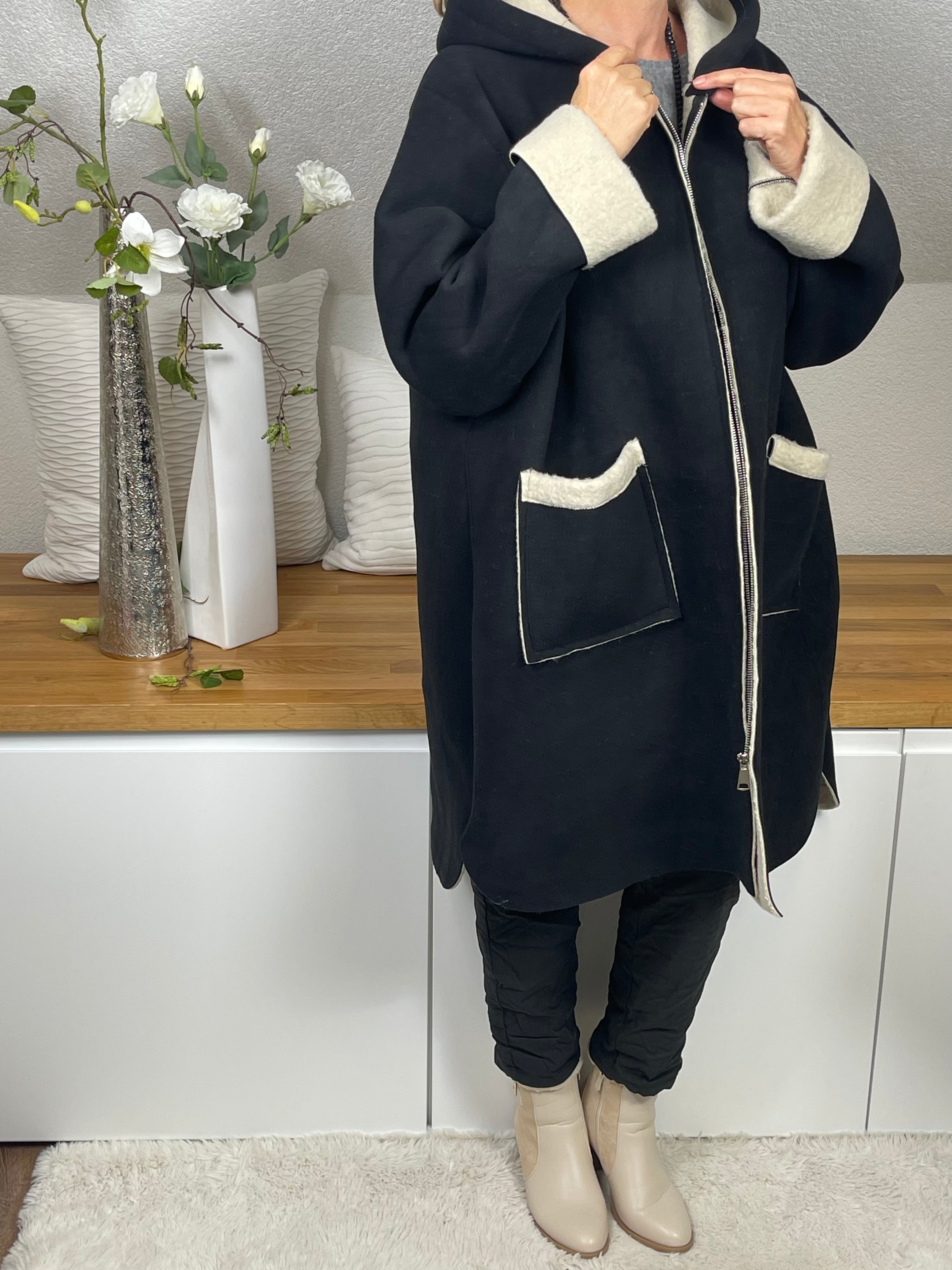 Molliger Damen Mantel in Wildlederoptik mit Kapuze Einheitsgröße 44 - 50 in schwarz