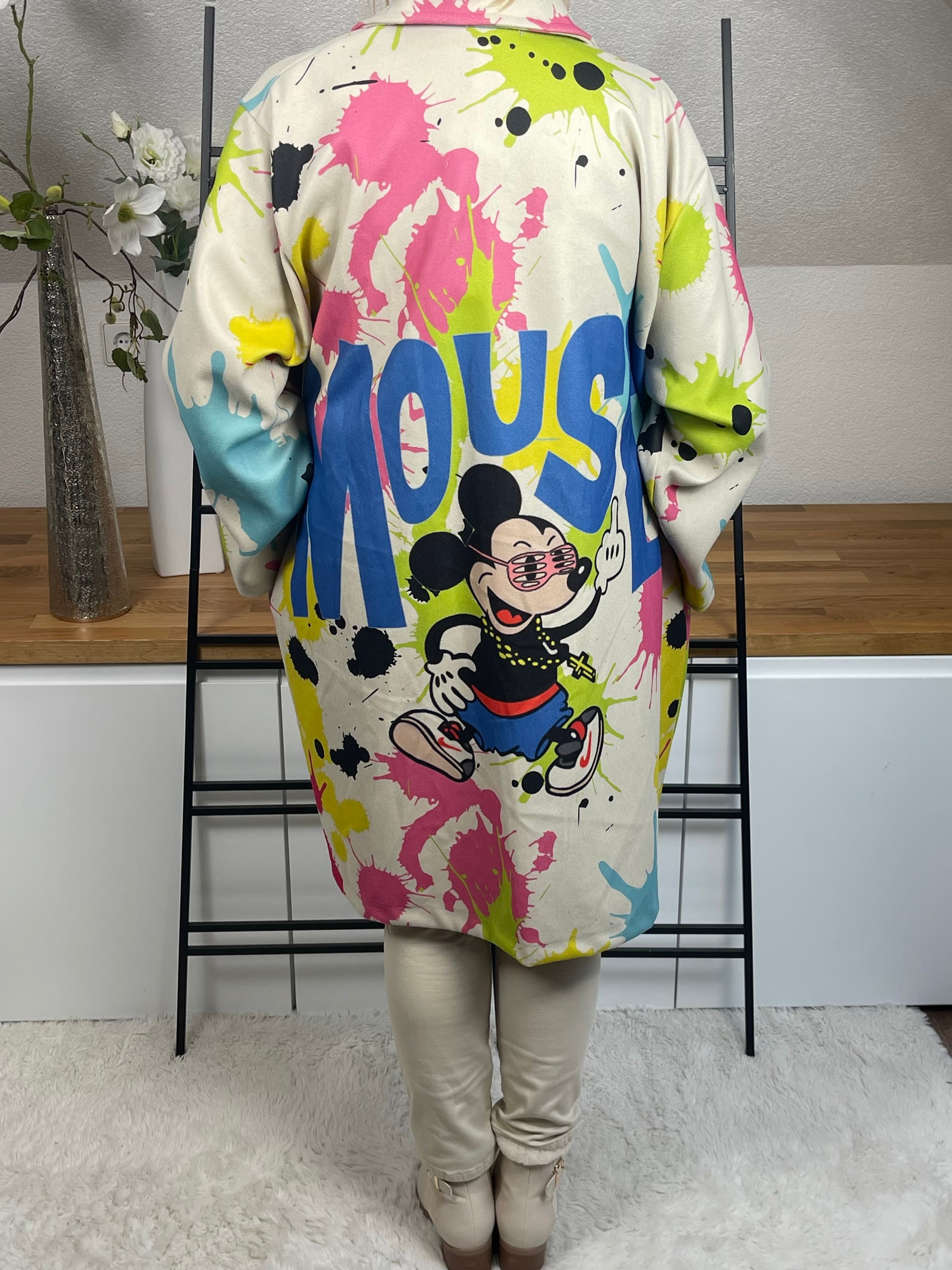 Rückenansicht des Mickey Mouse Oversize-Mantels aus Velour-Optik mit 50 % Wollanteil, praktischen Taschen, Knöpfen und Kapuze, in cremeweiß-bunt
