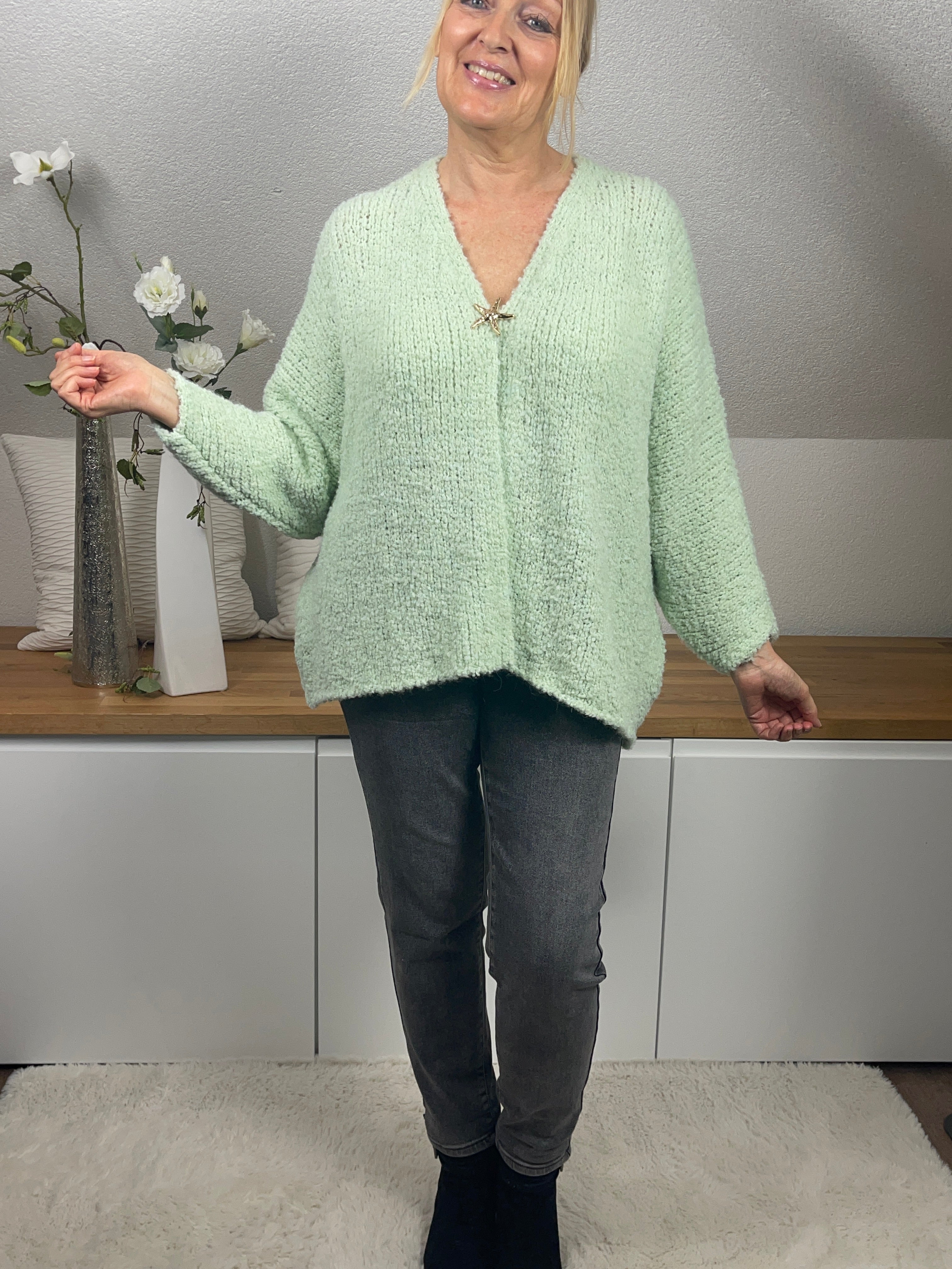 !!!KEINE RETOURE MÖGLICH !!! Hochwertige Damen „Boucle“ Strickjacke mit Brosche und Alpaka Einheitsgrösse Gr. 38 - 46 in 4 Farben