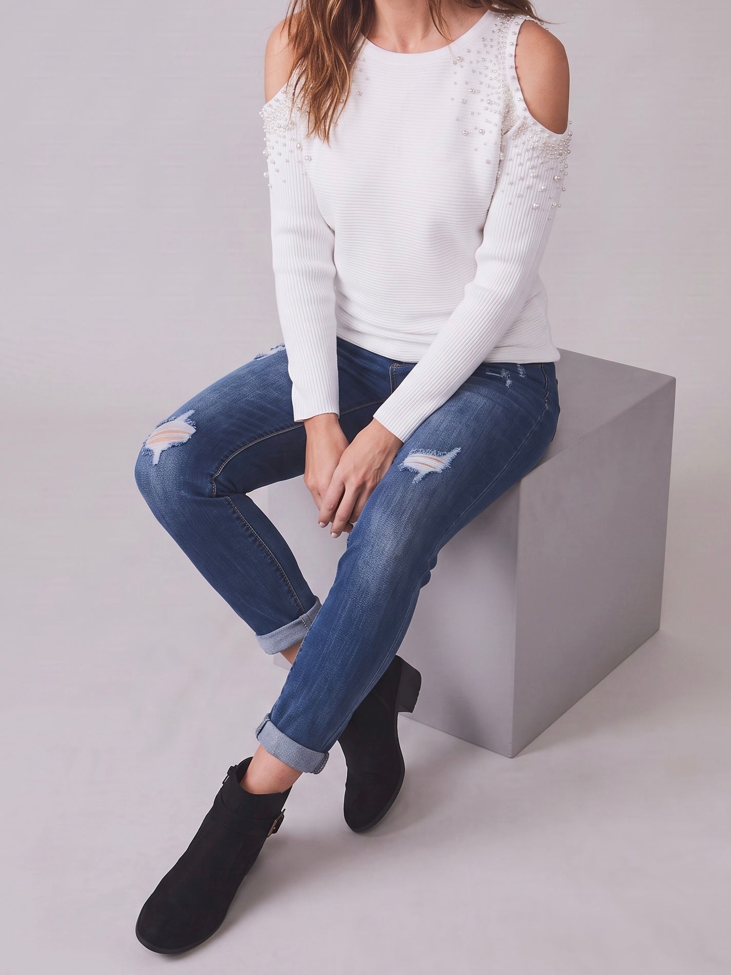 Eleganter Feinstrick Off - Shoulder Pullover mit Glitzer und Pailletten in 2 Farben
