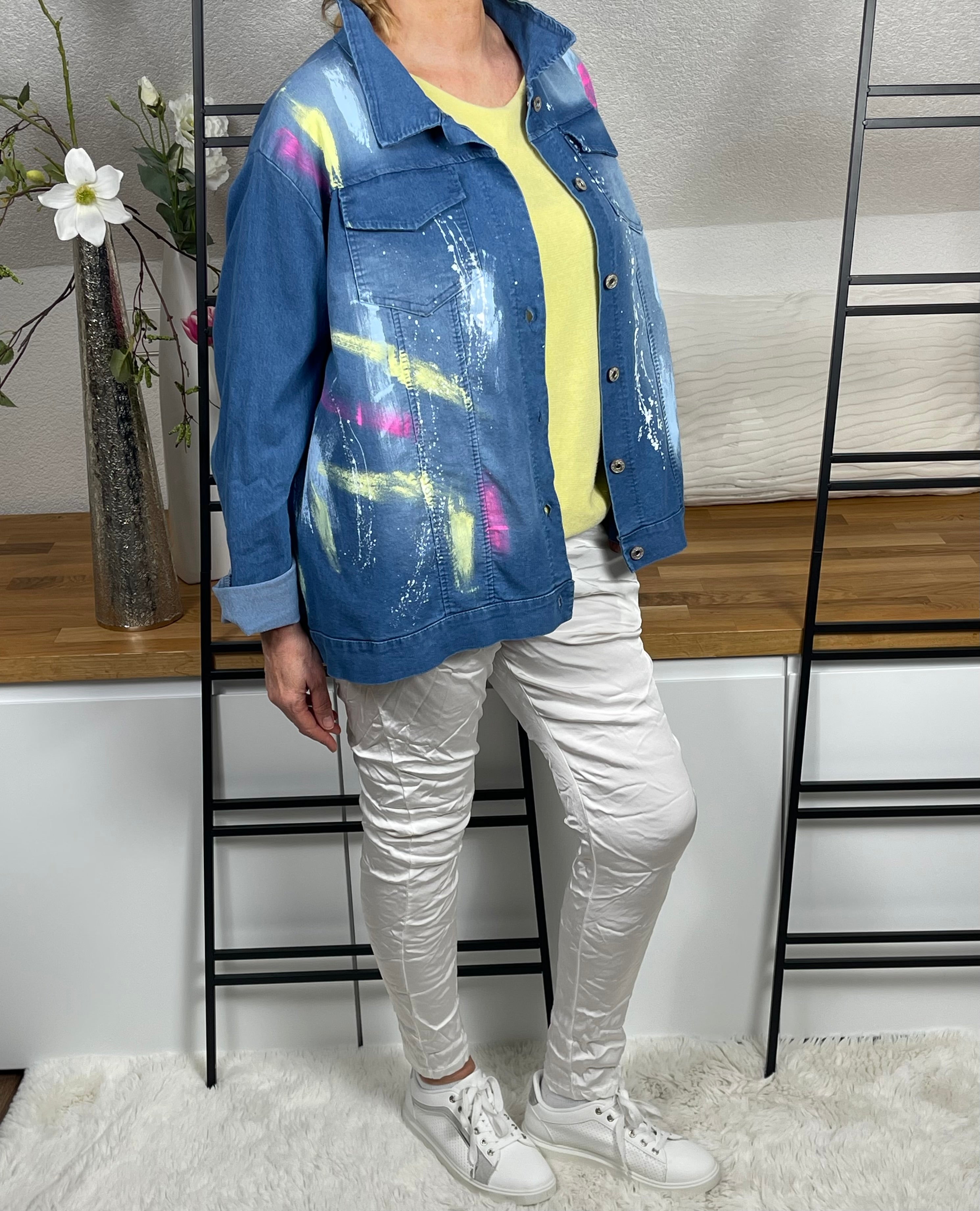 !!!!KEINE RETOURE MÖGLICH!!!!Leichte Damen - Jeansjacke mit „ Special Print“ Einheitsgrösse Gr. 44 - 48 in blau - bunt