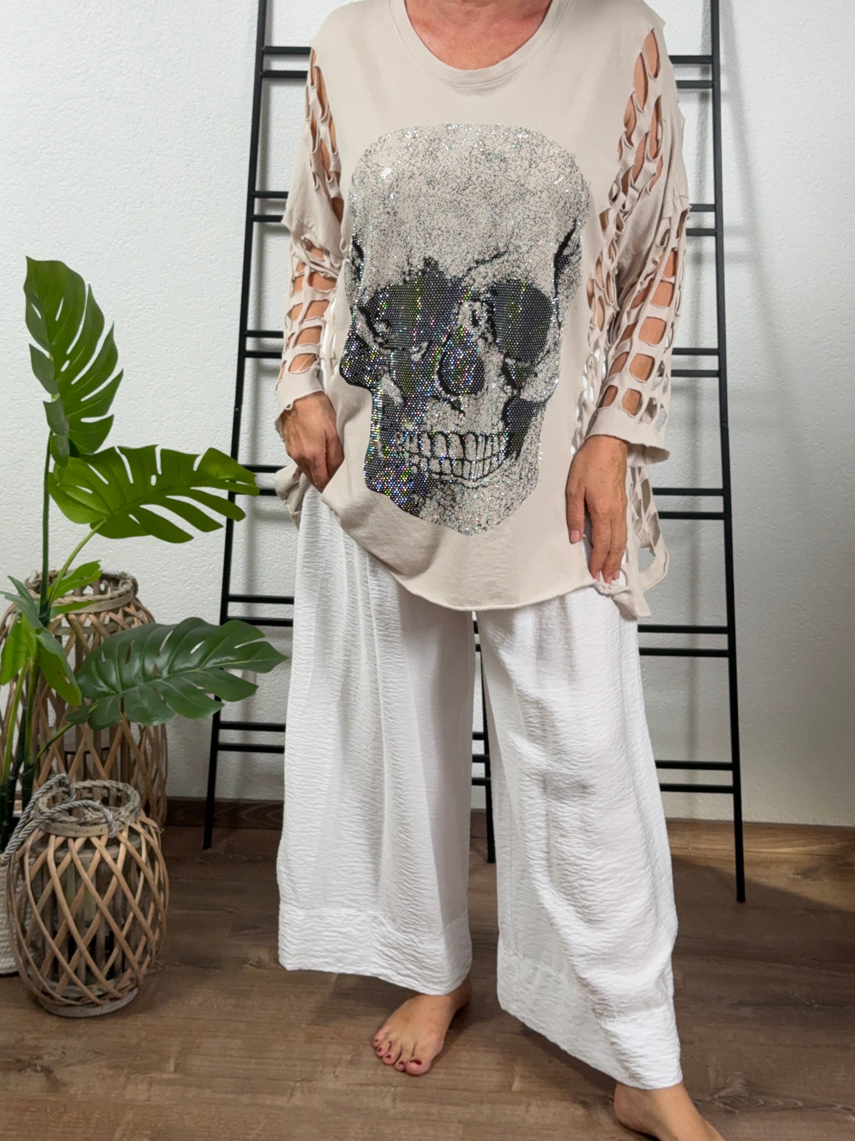 Long Shirt mit Glitzer „Skull" und Cut Out Ärmeln in 4 Farben