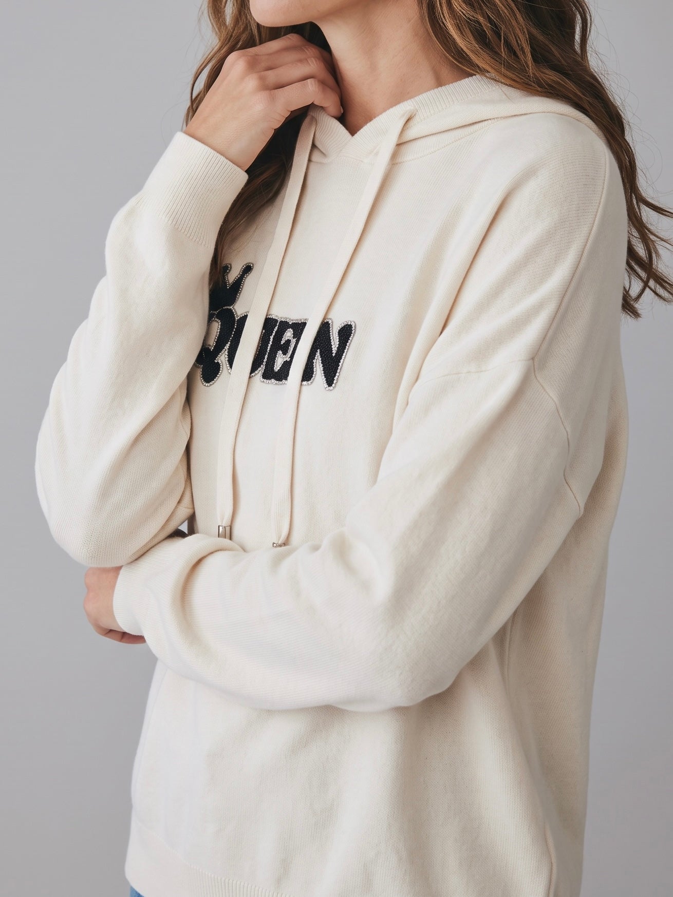 Hochwertiger Hoodie „Queen“ mit Glitzer und Pailletten in creme