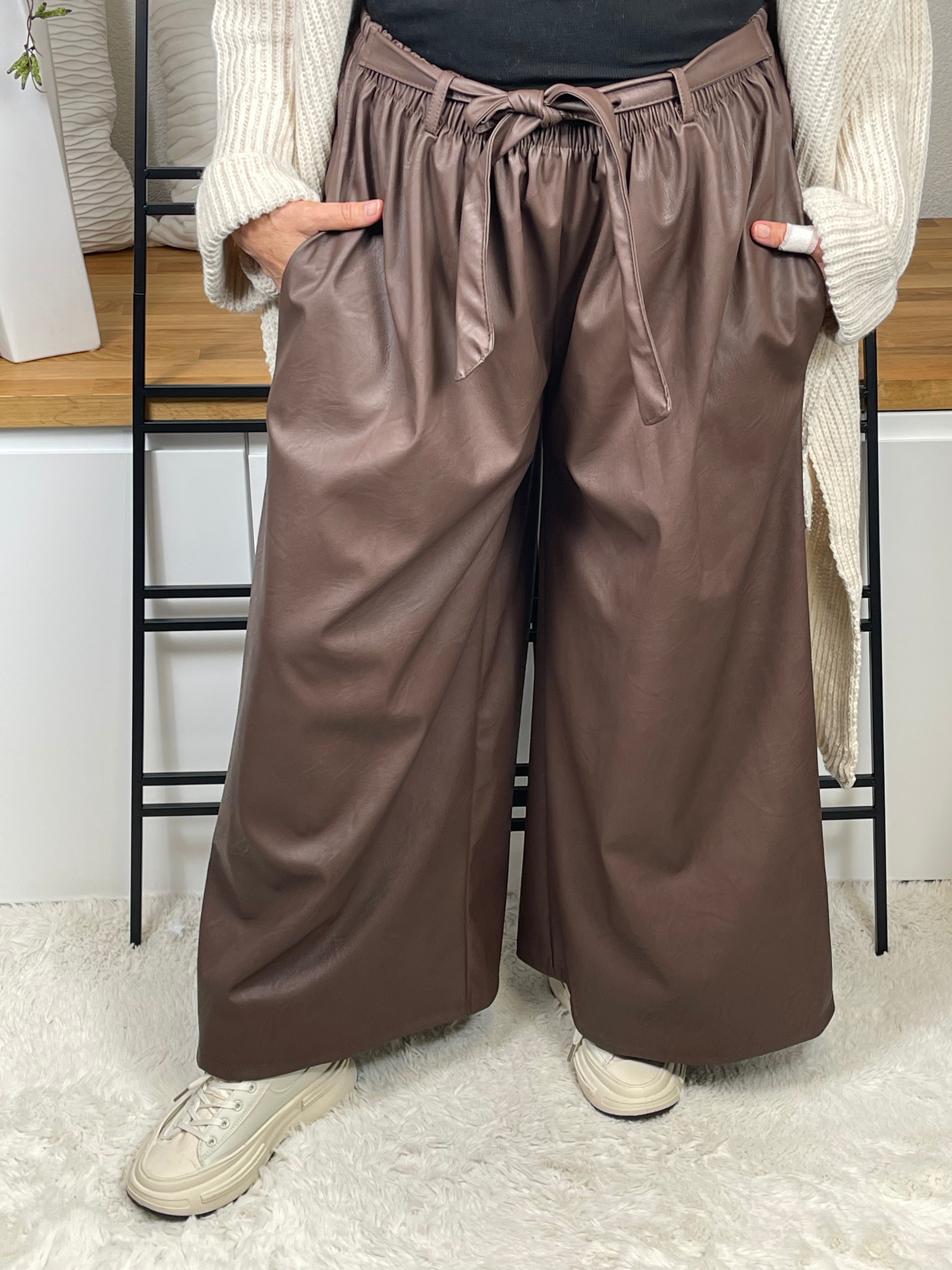 Elegante Damen Jogpant mit Gürtel „Kunstleder“ Gr. 44 -52 in 4 Farben