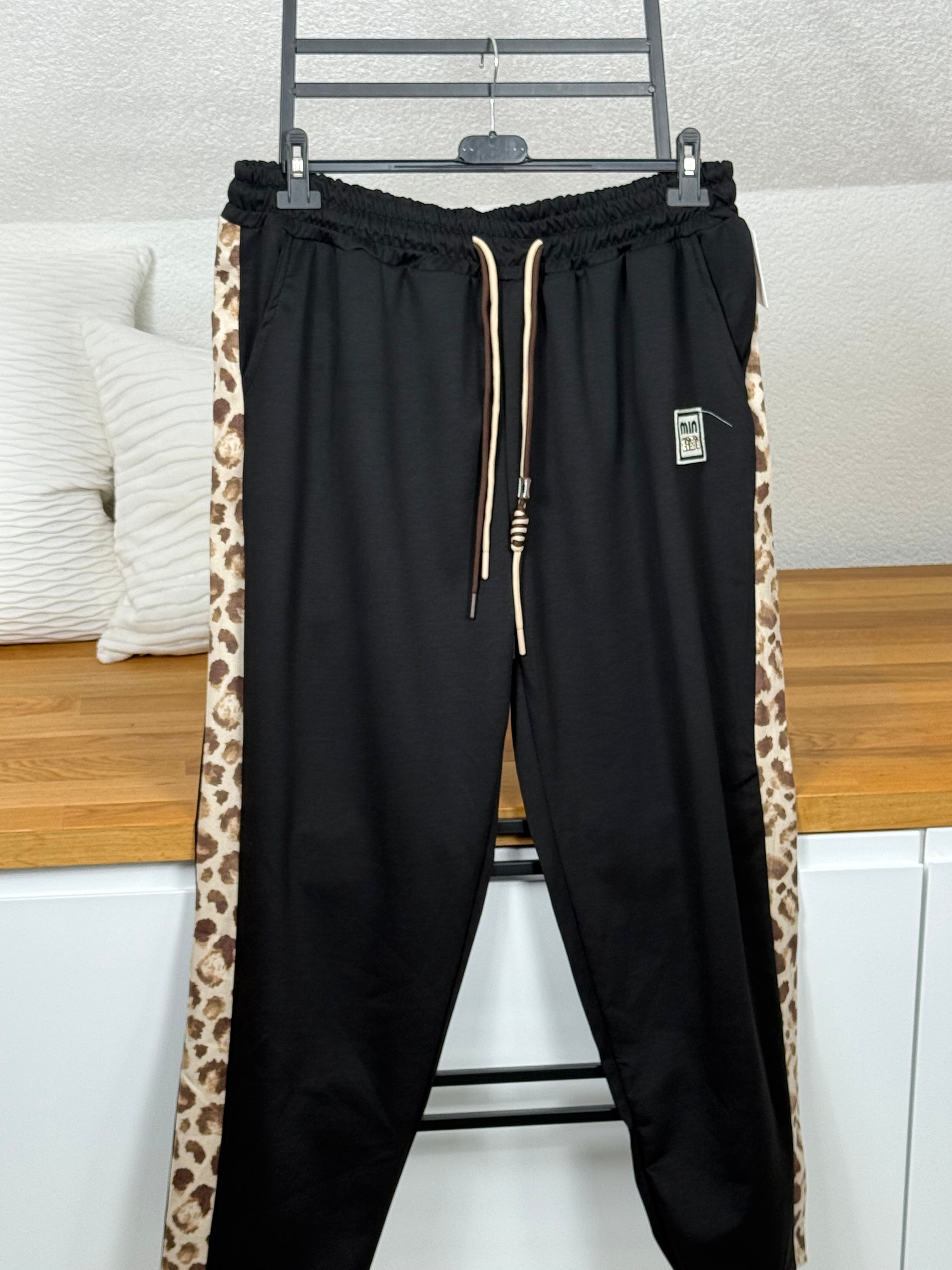 Damen Jogpant „Fluffi“ mit Animalprint Einheitsgrösse Gr. 44 - 52 in 5 Farben