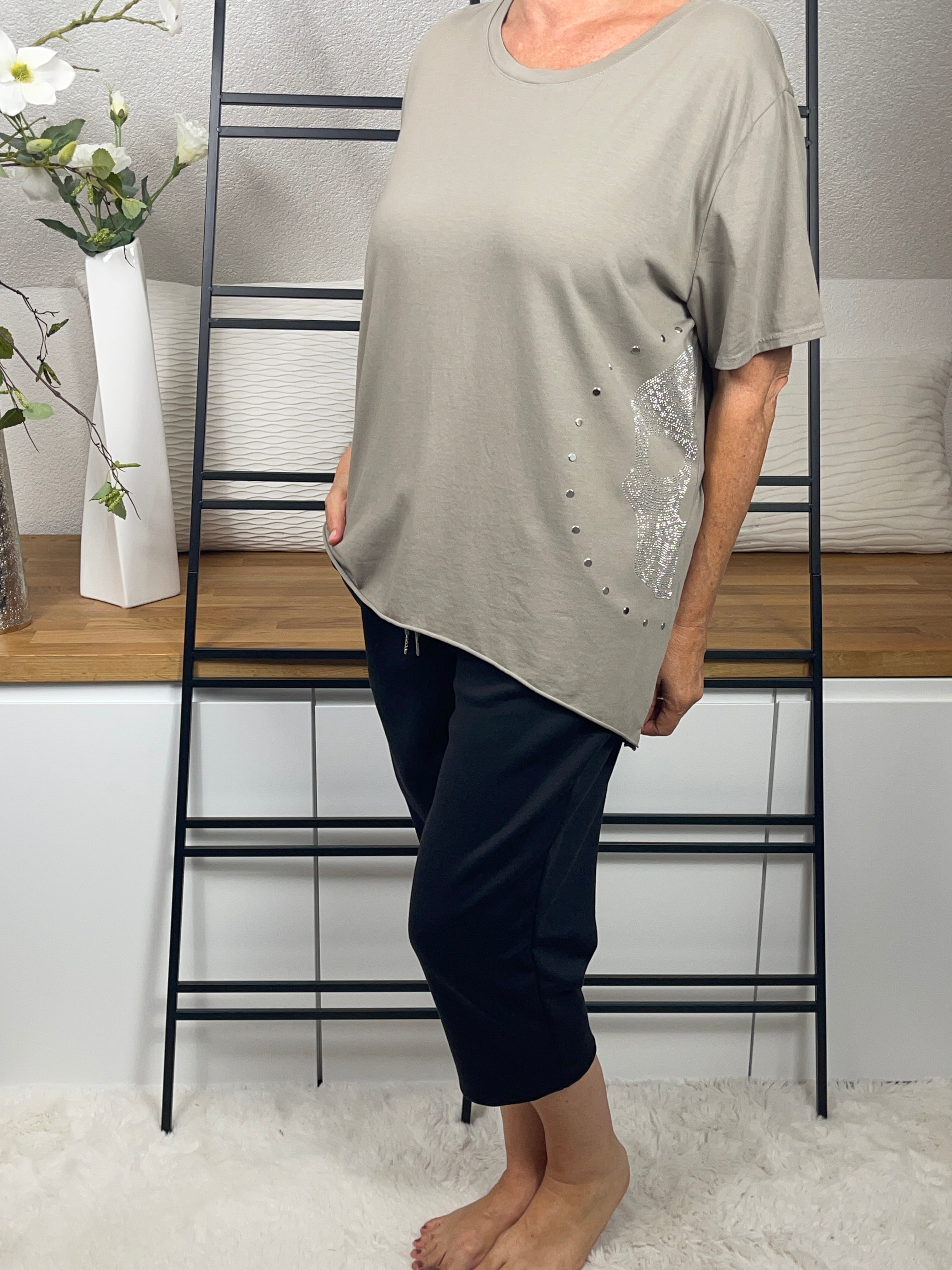 !!!!KEINE RETOURE MÖGLICH !!!!Damen T - Shirt „Skull“ Gr. 40 - 44 in 2 Farben