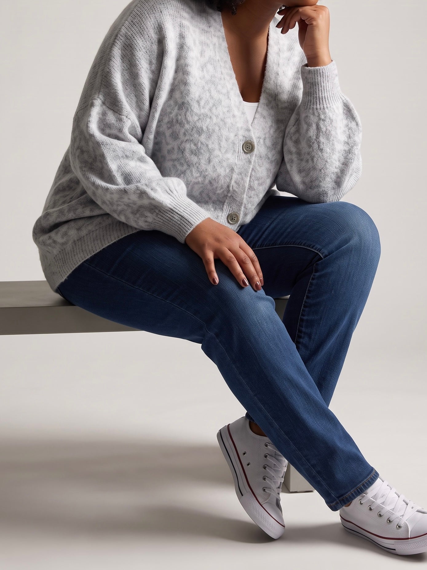 Kuschlig, warme Feinstrick - Strickjacke in hellgrau