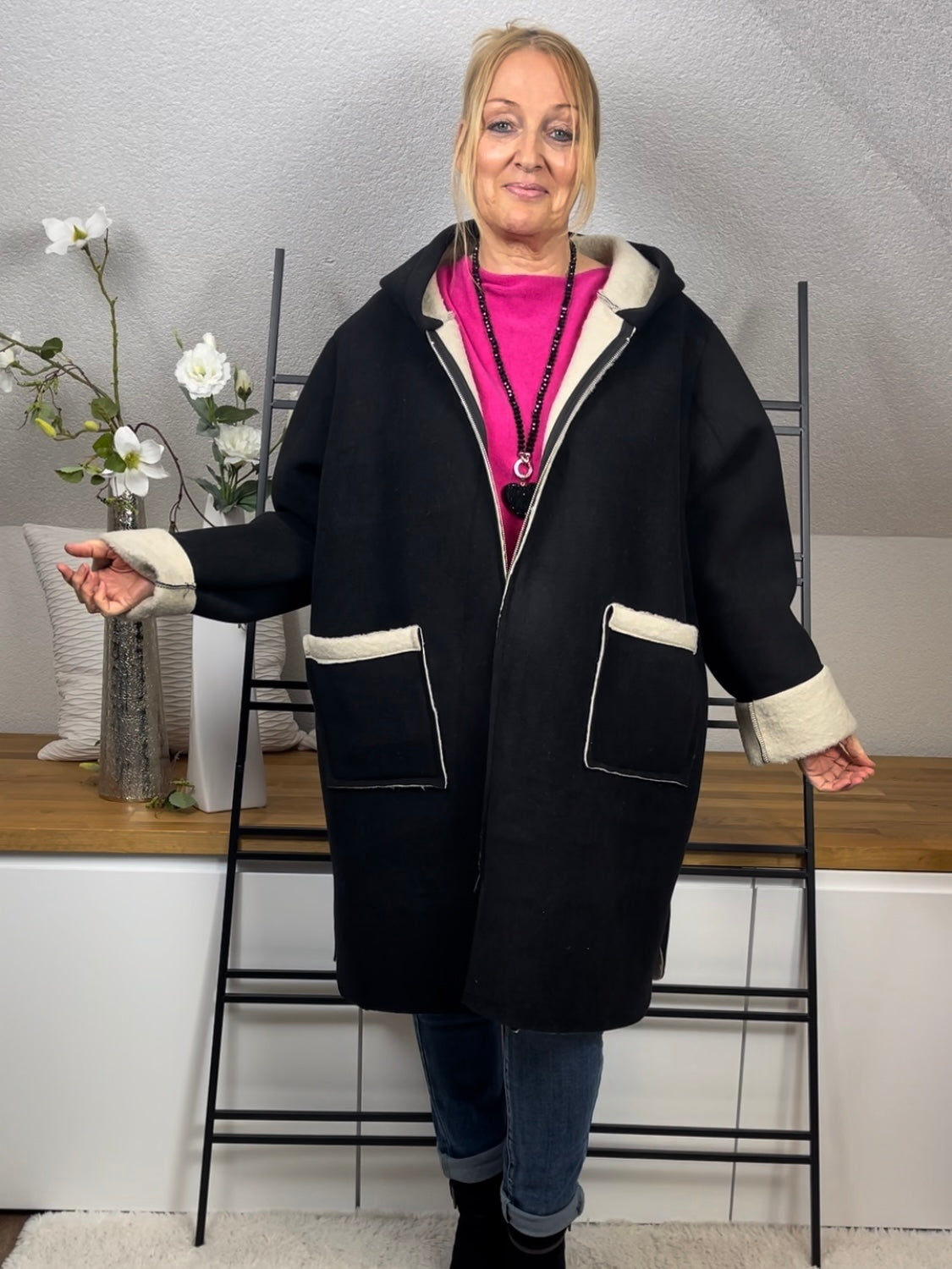 Molliger Damen Mantel in Wildlederoptik mit Kapuze Einheitsgröße 44 - 50 in schwarz