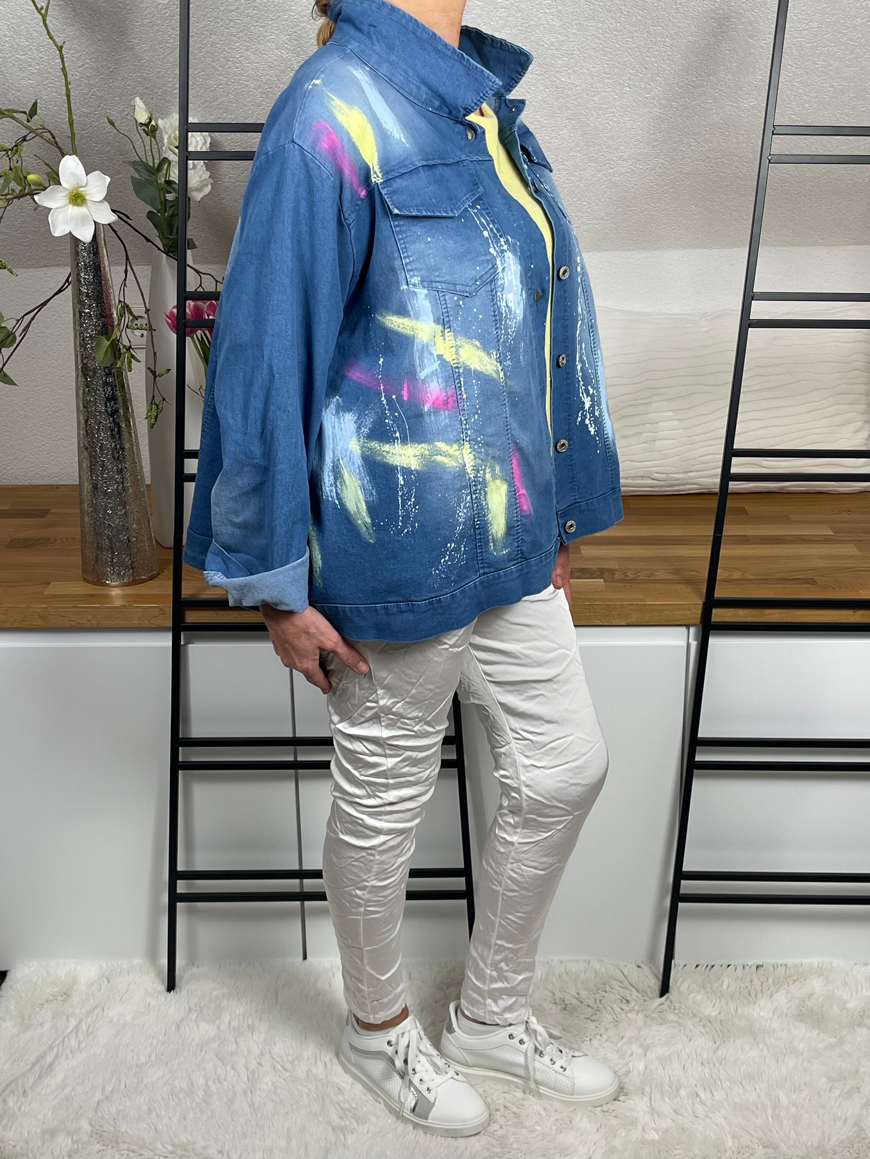 !!!!KEINE RETOURE MÖGLICH!!!!Leichte Damen - Jeansjacke mit „ Special Print“ Einheitsgrösse Gr. 44 - 48 in blau - bunt