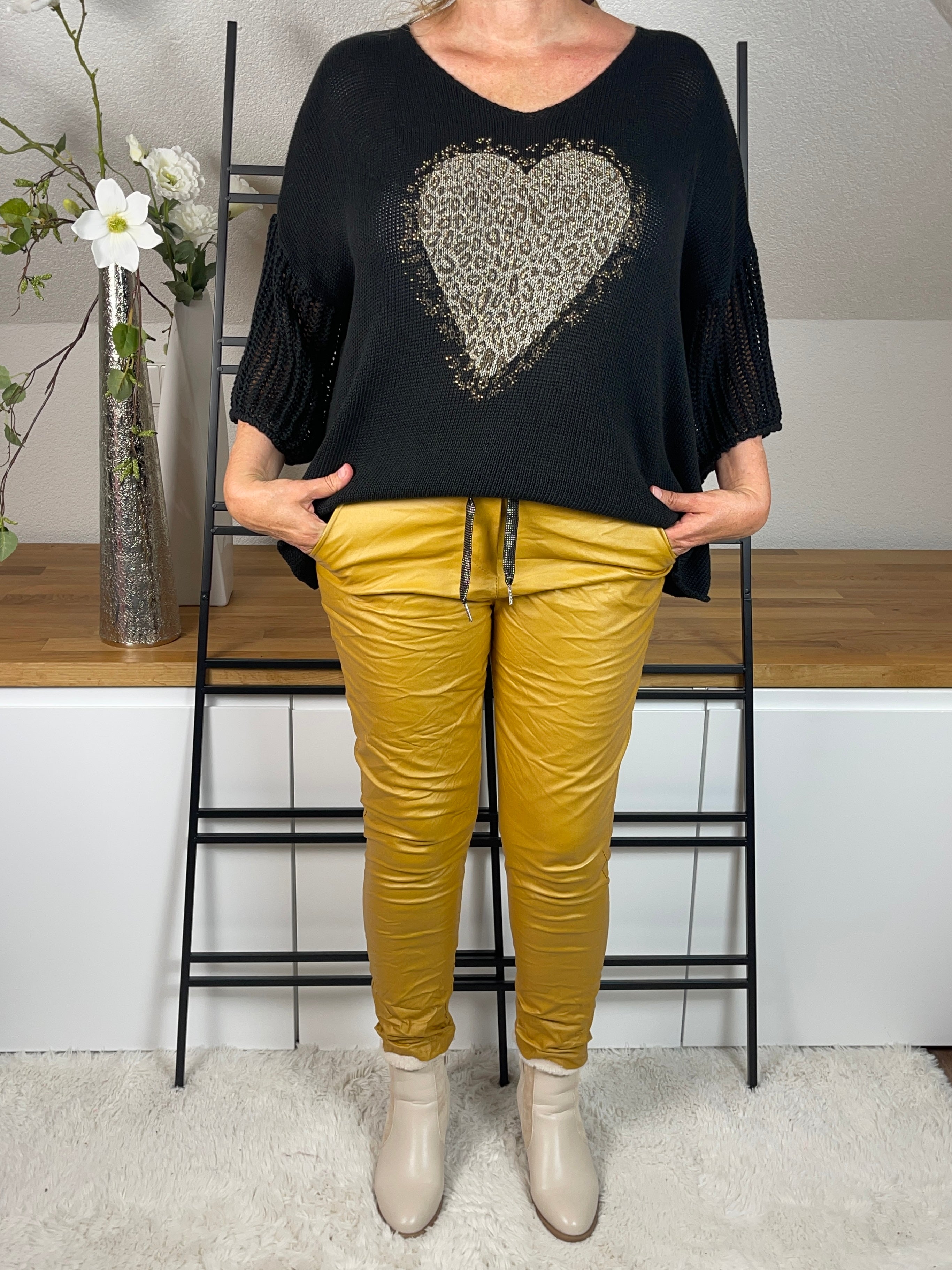 !!!!KEINE RETOURE MÖGLICH!!!! 
Jogpant „Kunstleder“ Gr. 38 - 42 in 2 Farben