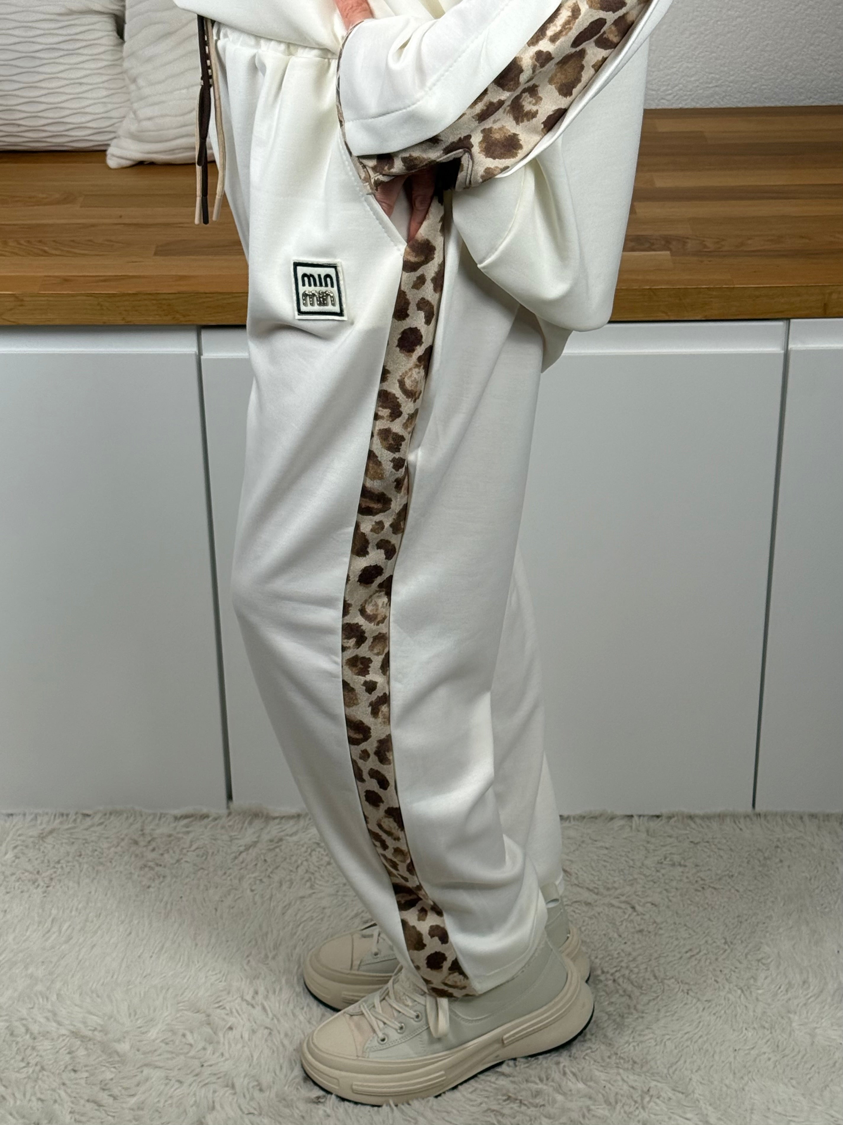 Damen Jogpant „Fluffi“ mit Animalprint Einheitsgrösse Gr. 44 - 52 in 5 Farben