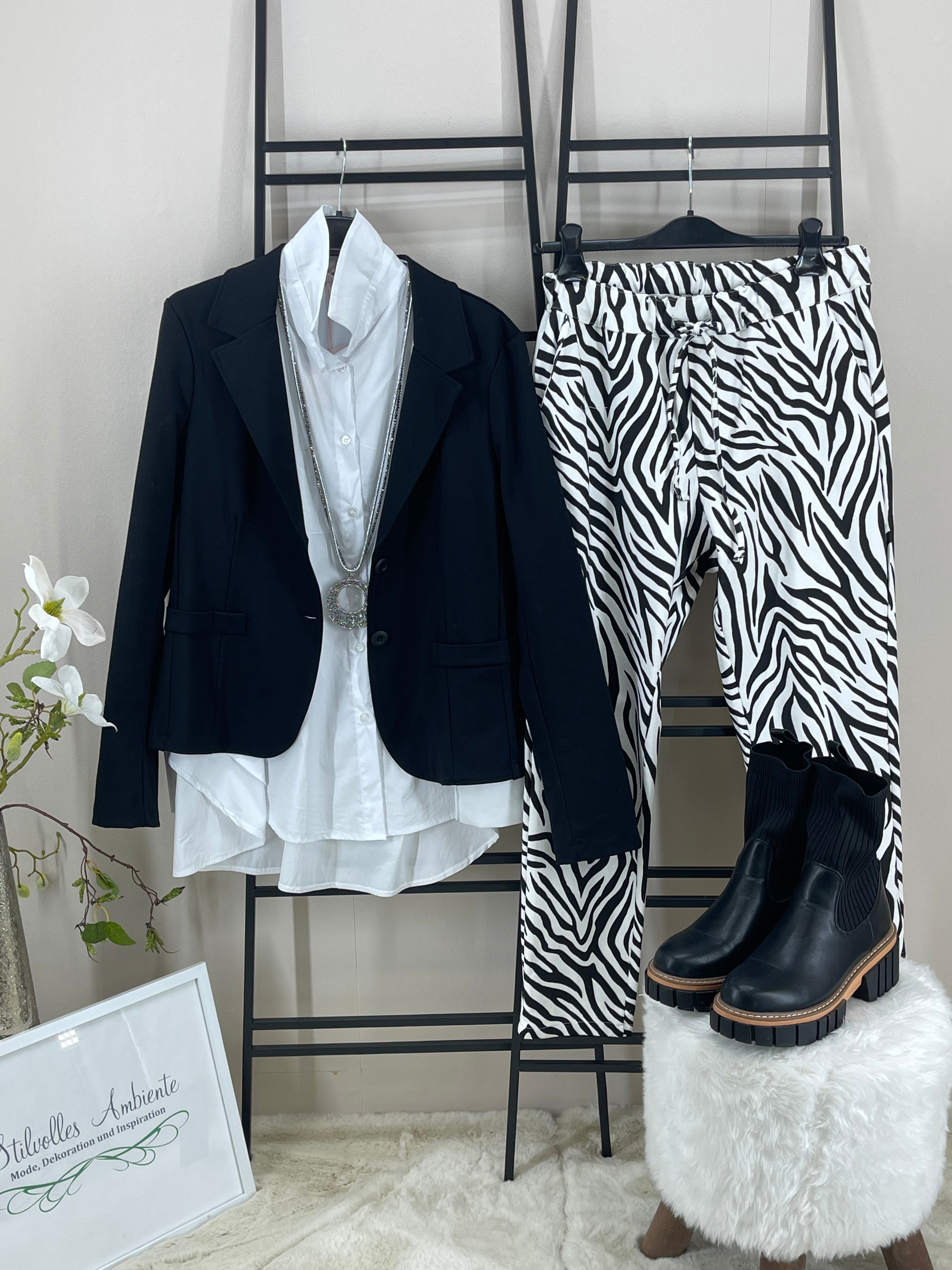 !!!!KEINE RETOURE MÖGLICH!!!! 
Jogpant Grösse 36 - 44/46 in weiß - schwarz