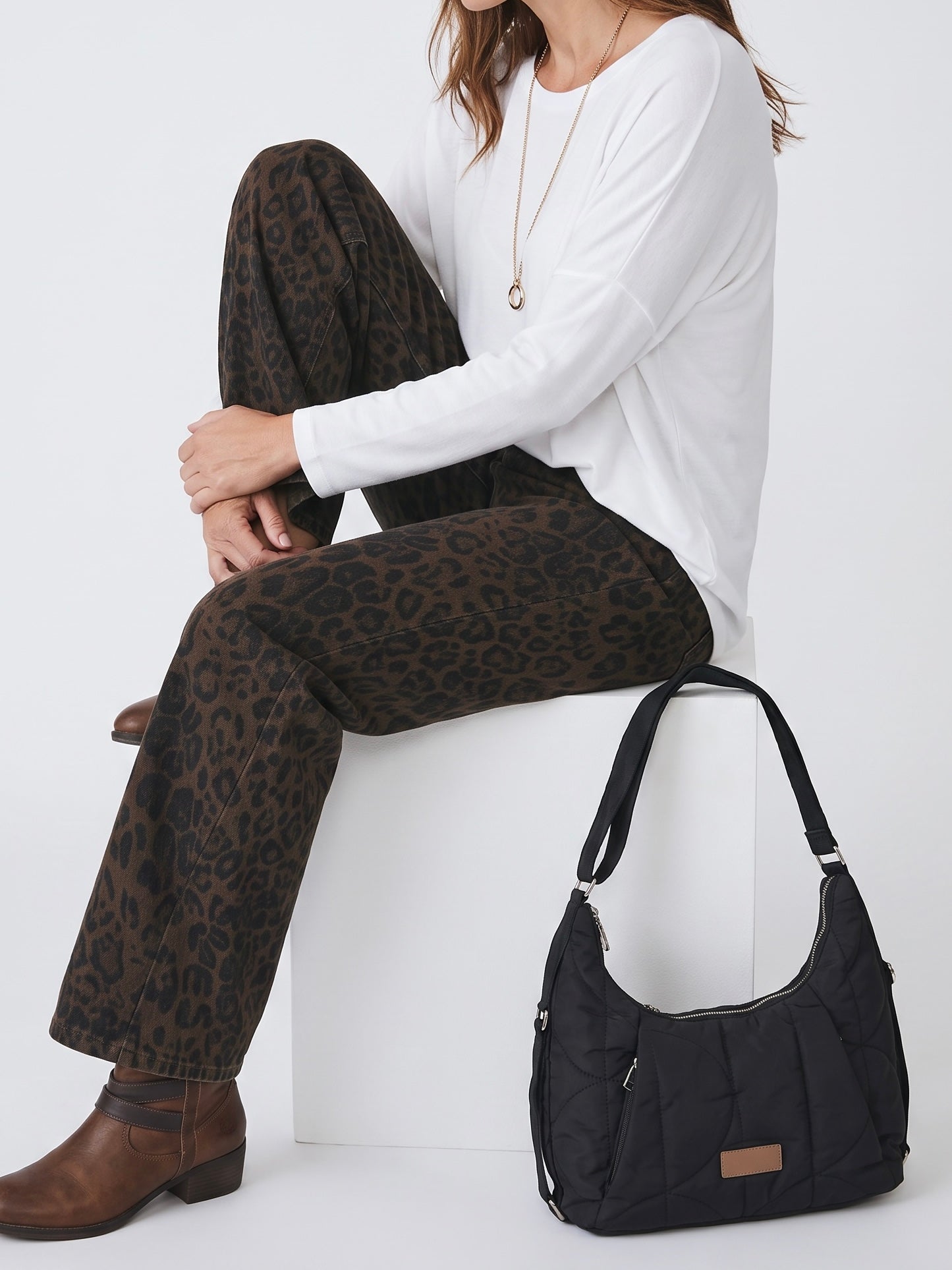 Esvivid Barrel - Leg - Jeans mit „Animal Print“ in schoko - schwarz