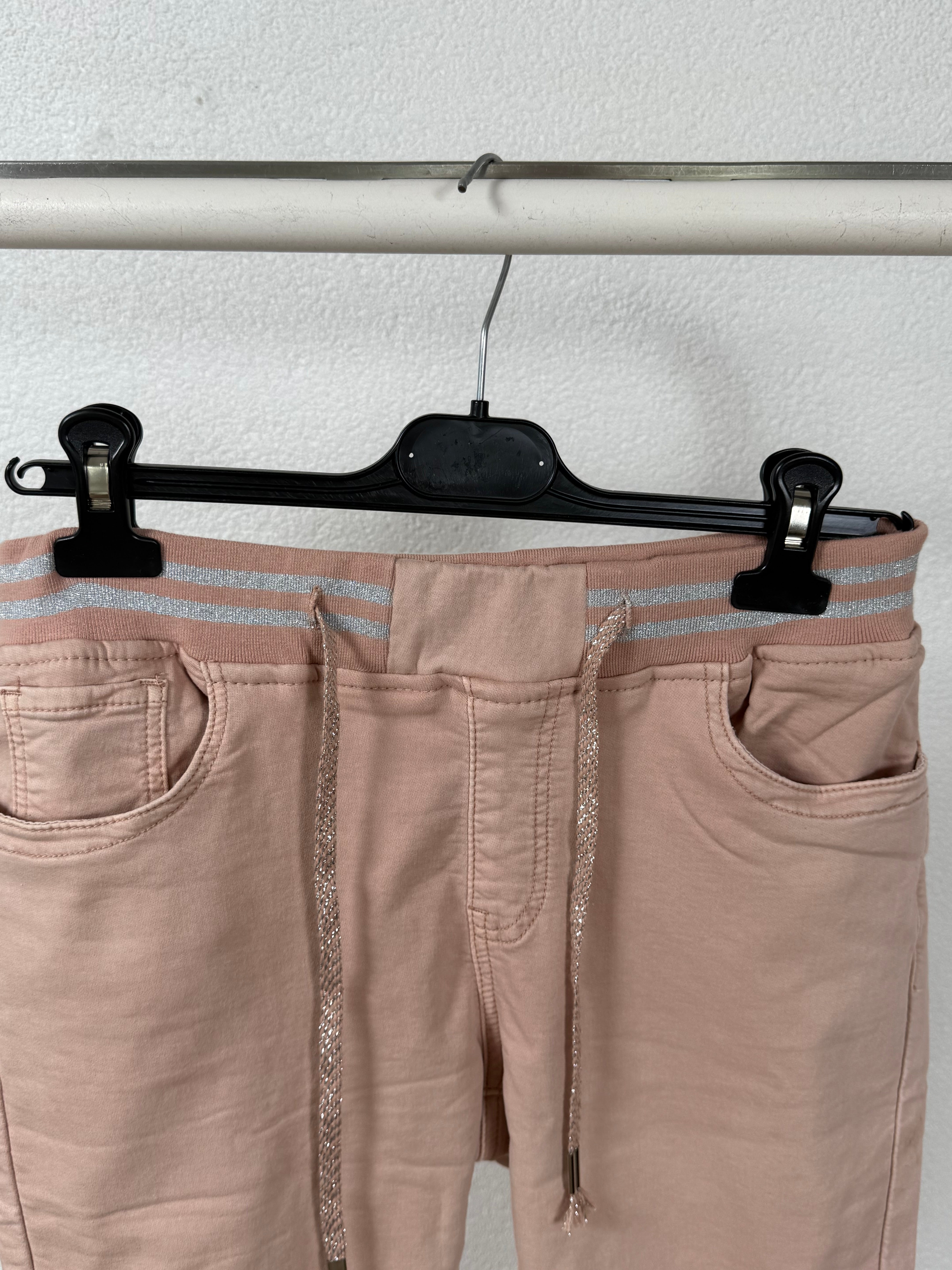 3/4 Jeans mit Kordel und auffälligem Bund in rose