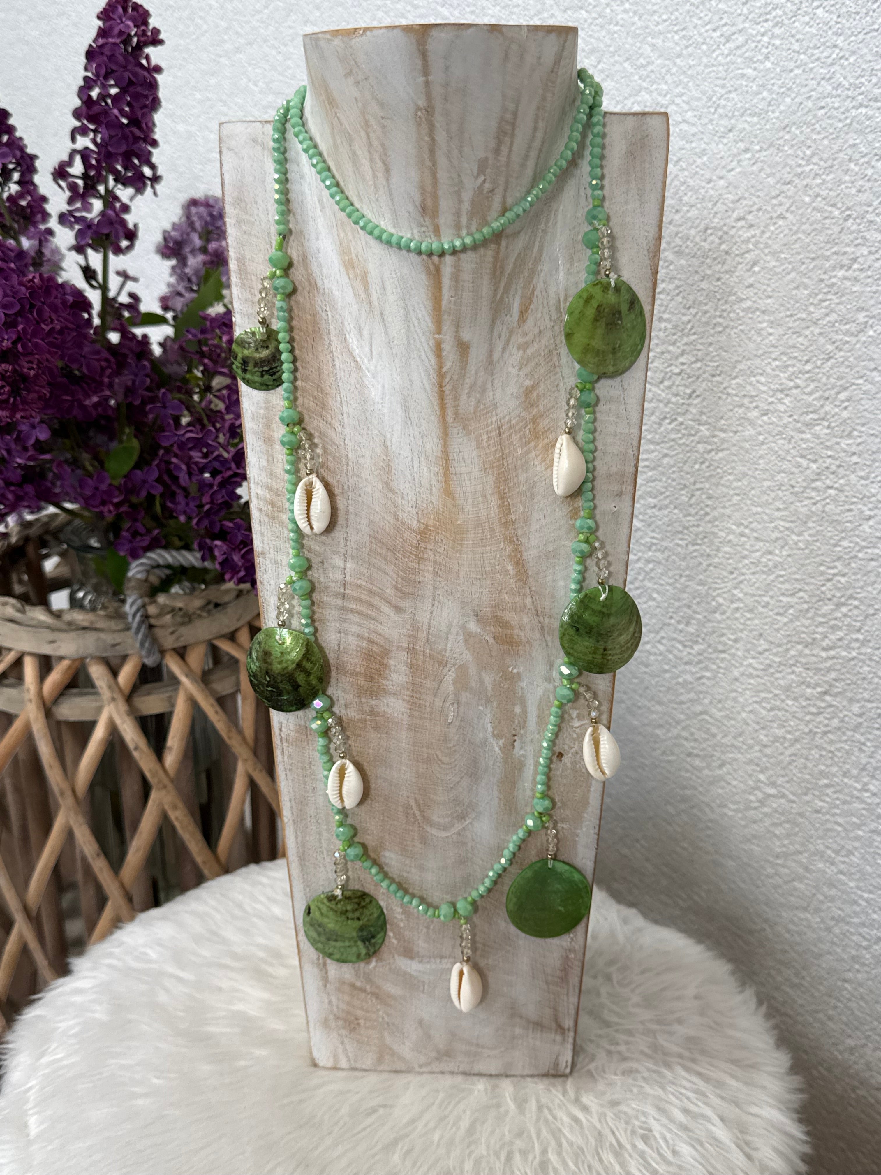 Lange maritime Kette „Perlen und Muscheln“ in 2 Farben