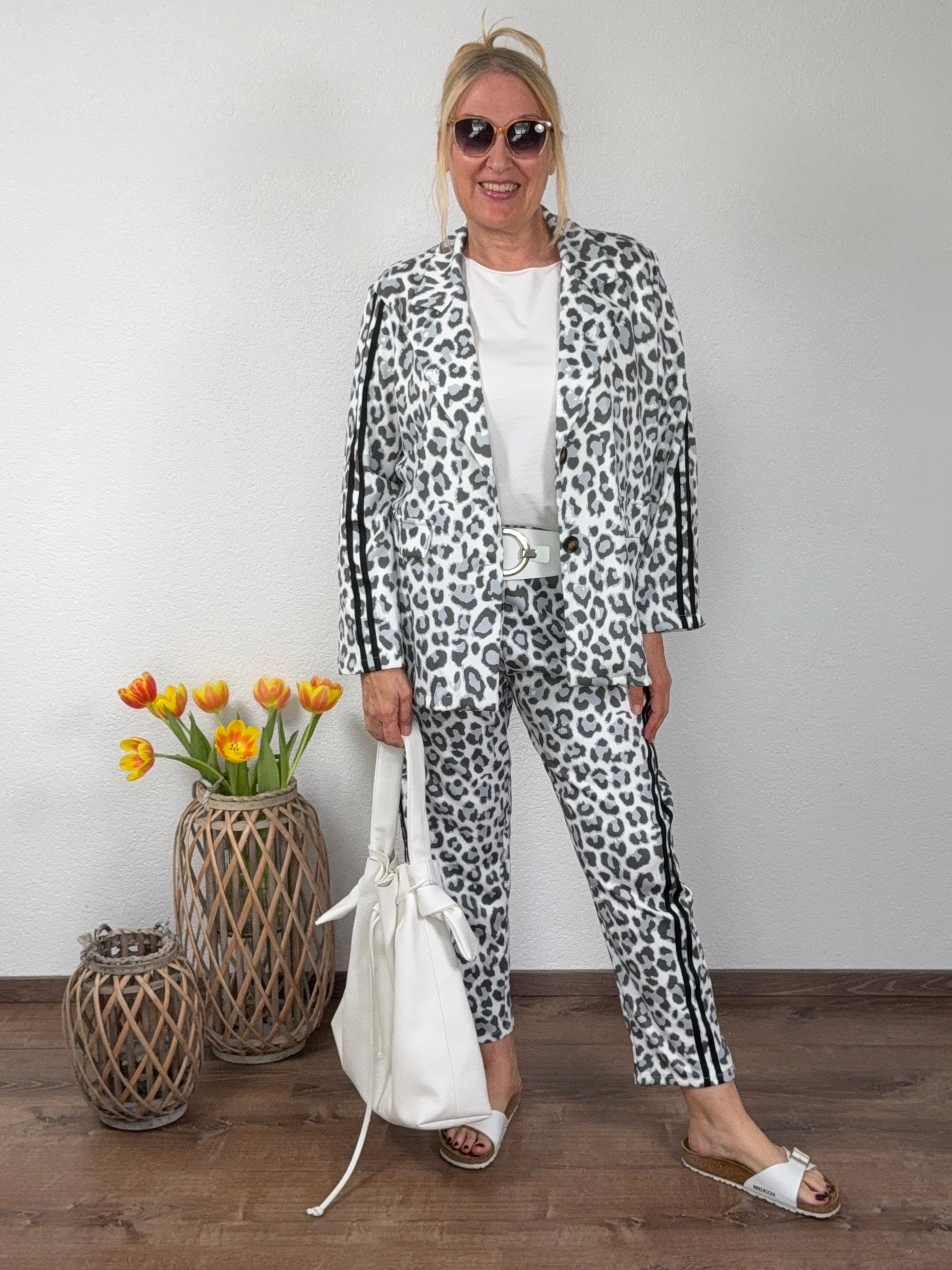 Elastische Hose „Fluffi“ mit Animal - Print und Galonstreifen in 4 Farben