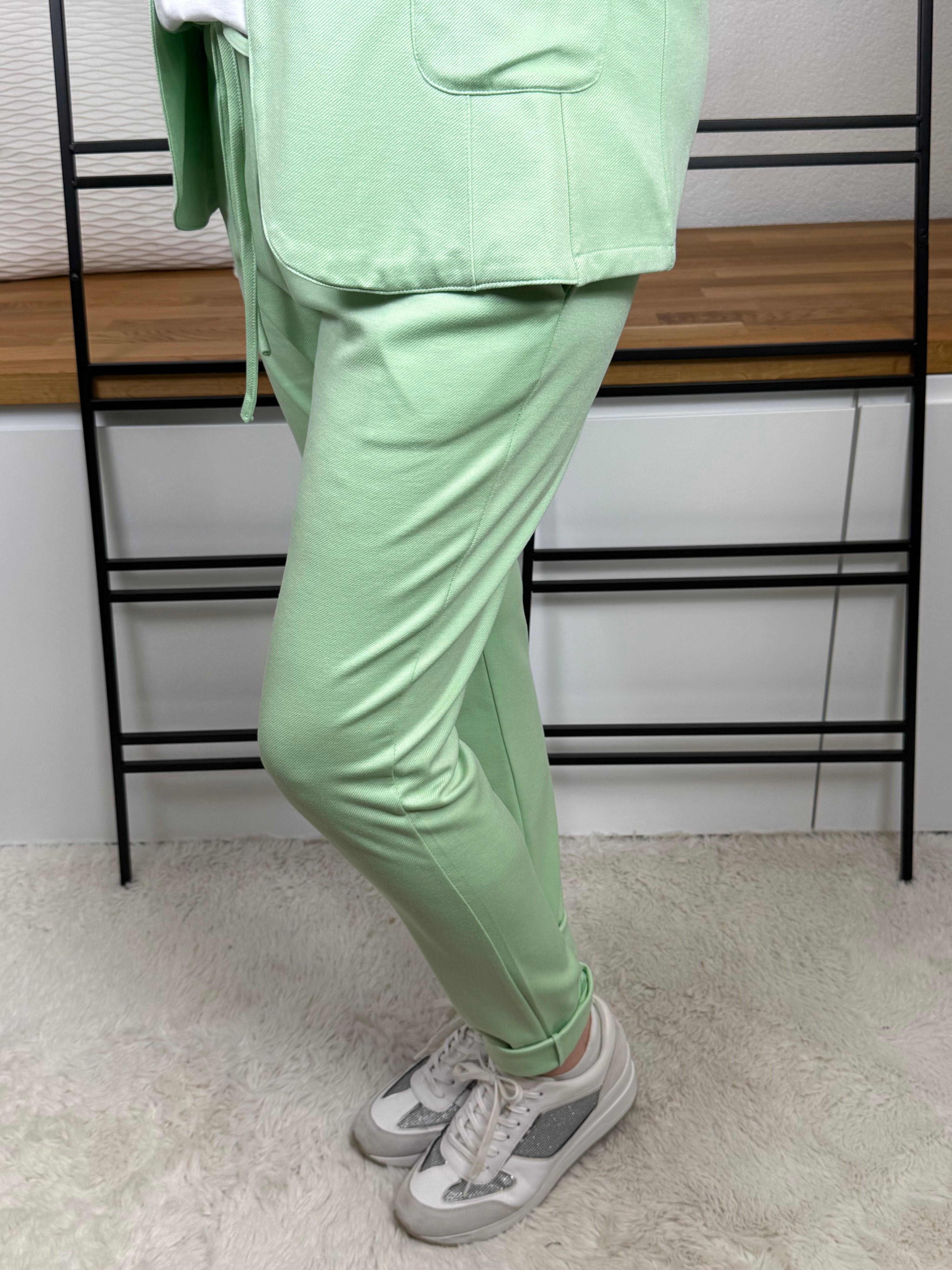 Leichte Jogpant von „Esvivid“ Gr. 42 -44 in 2 Farben