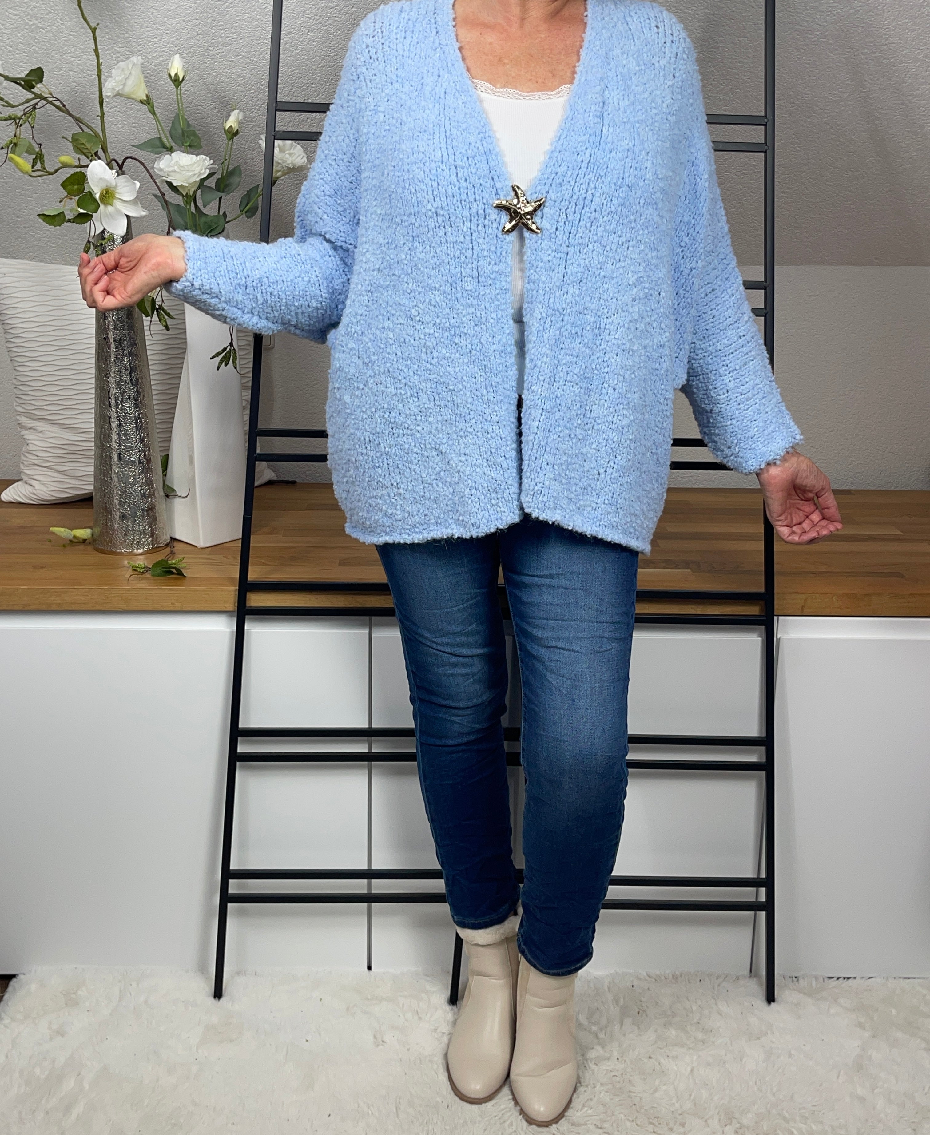 !!!AKTION!!!                           Damen „Boucle“ Strickjacke mit Brosche und Alpaka Einheitsgrösse Gr. 38 - 46 in 4 Farben