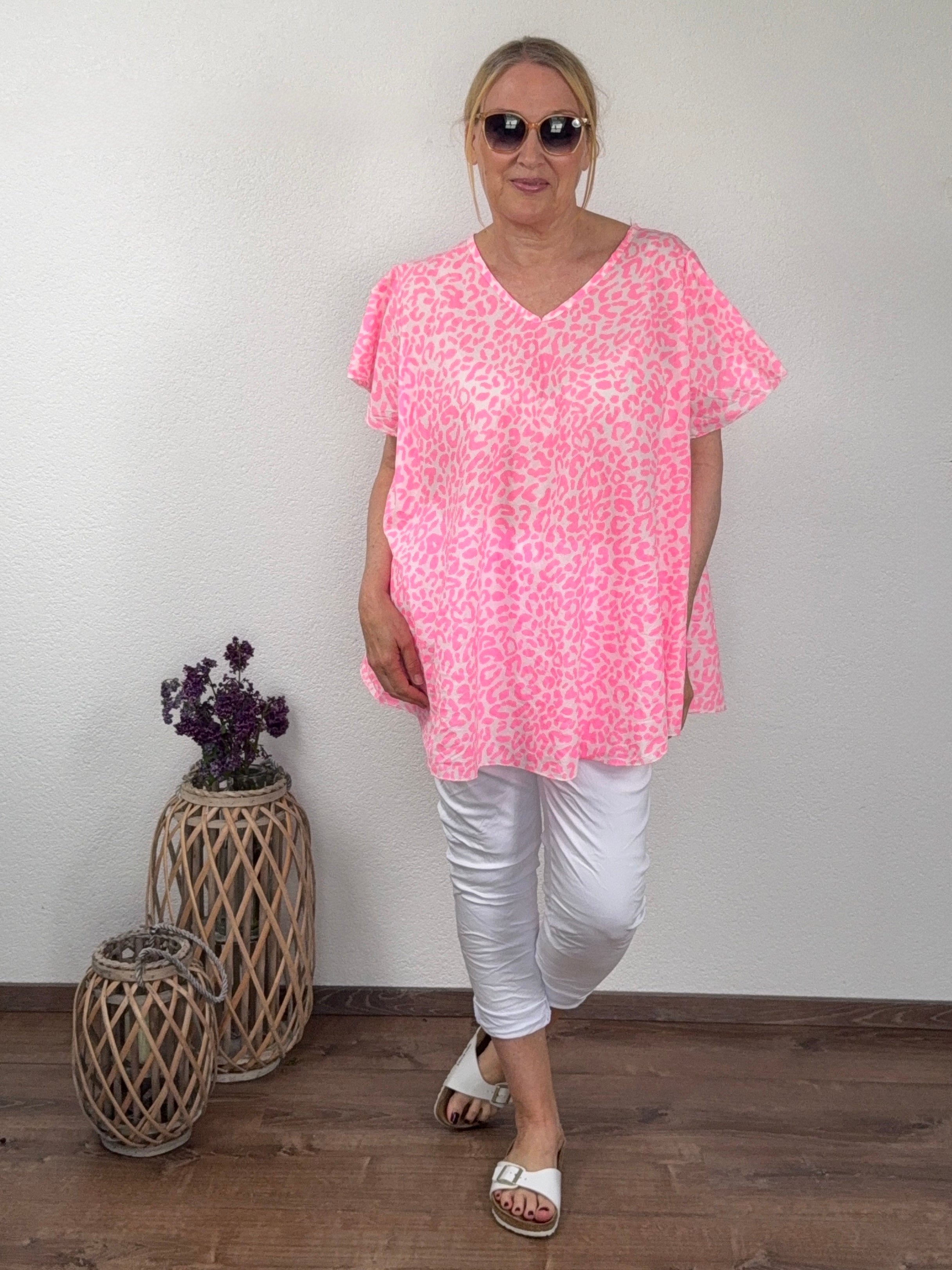Weite Kurzarm - V- Tunika mit „Animal Print“ Einheitsgrösse Gr. 38 - 44 in neonpink - weiß