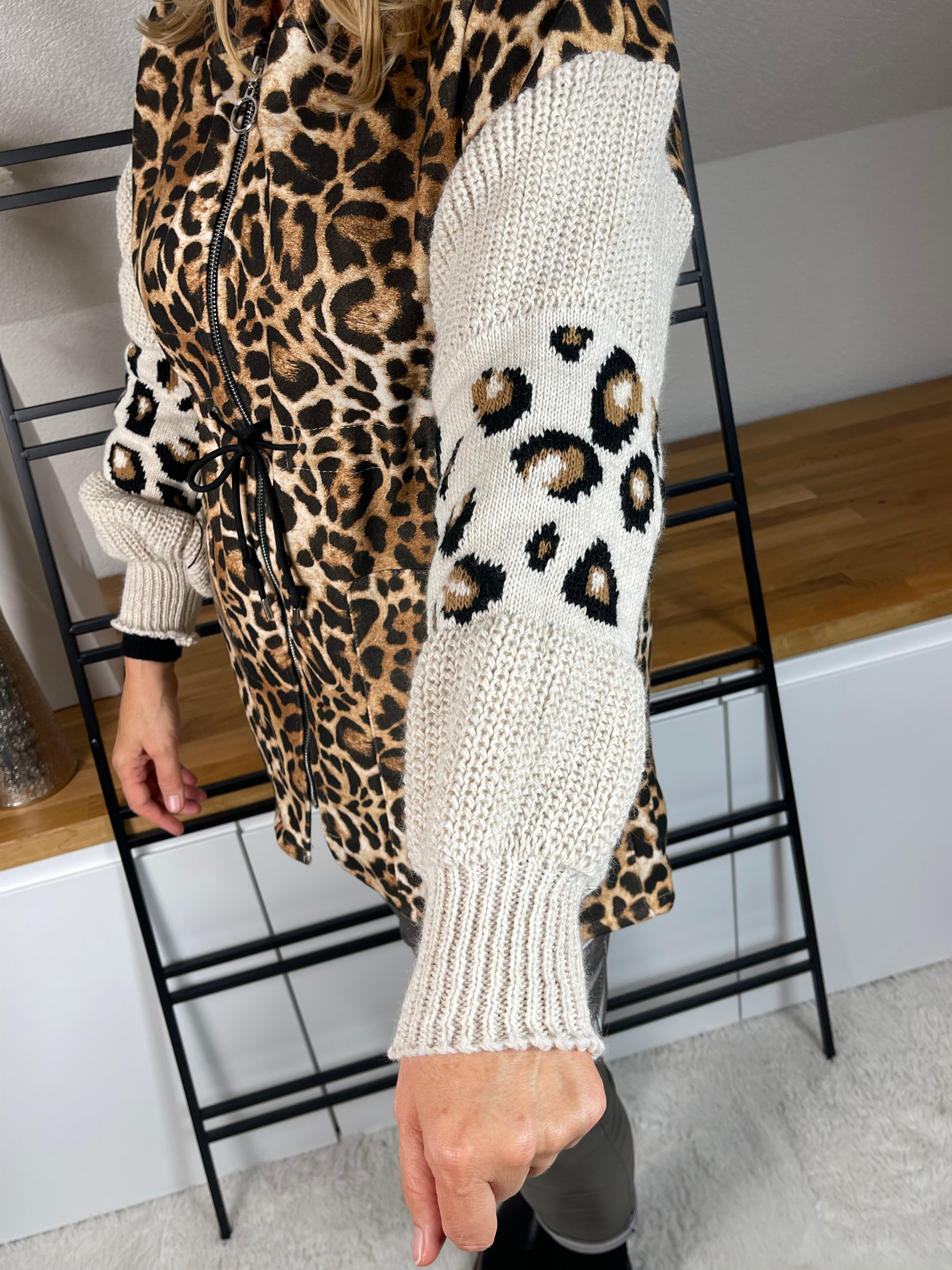 Damen Jacke „Leo“ in Wildlederoptik Einheitsgrösse Gr. 36 - 44 in braun - wollweiß