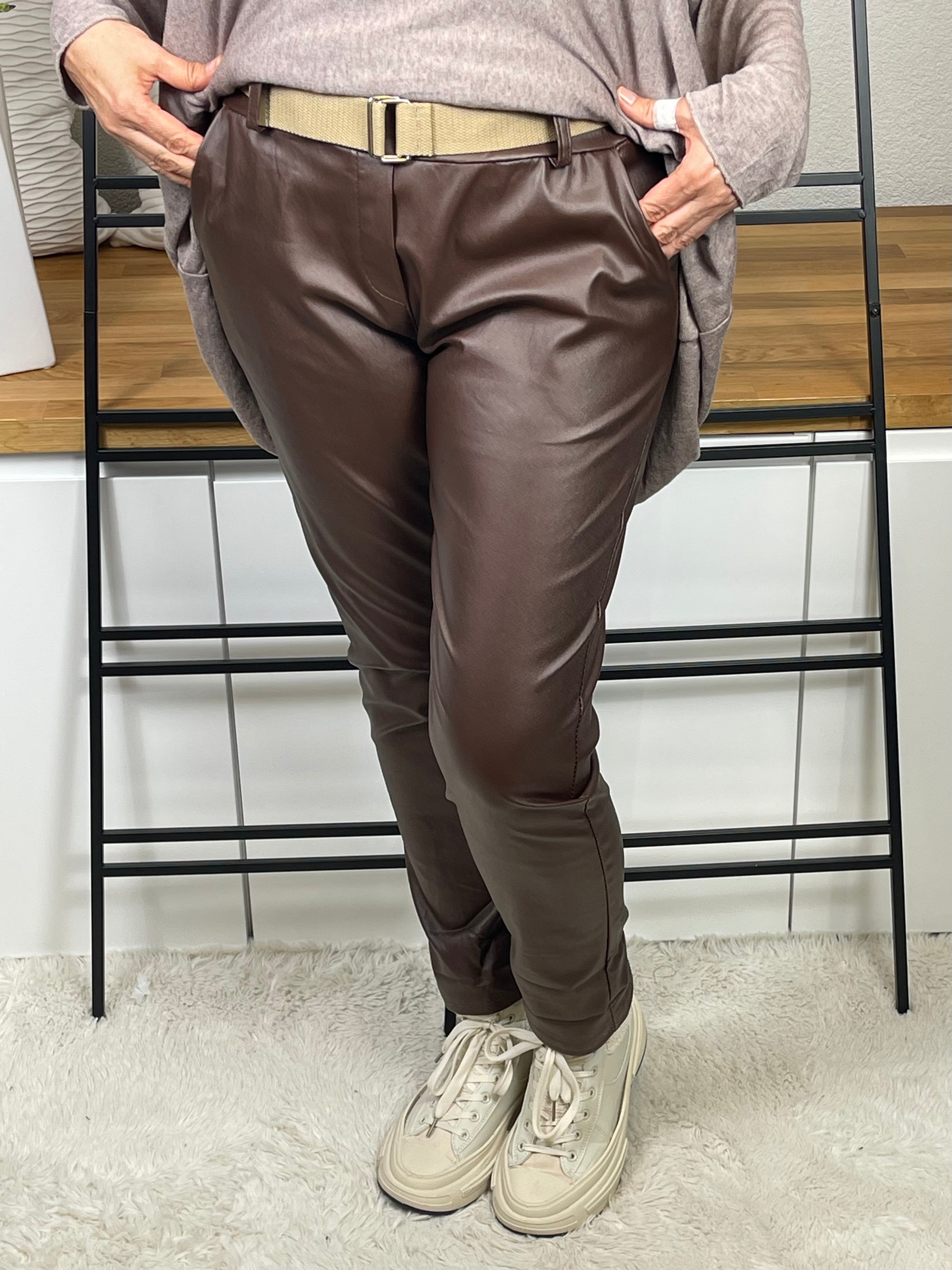 Damen Jogpant „Kunstleder“ mit Gürtel Gr. 38 - 44 in 2 Farben