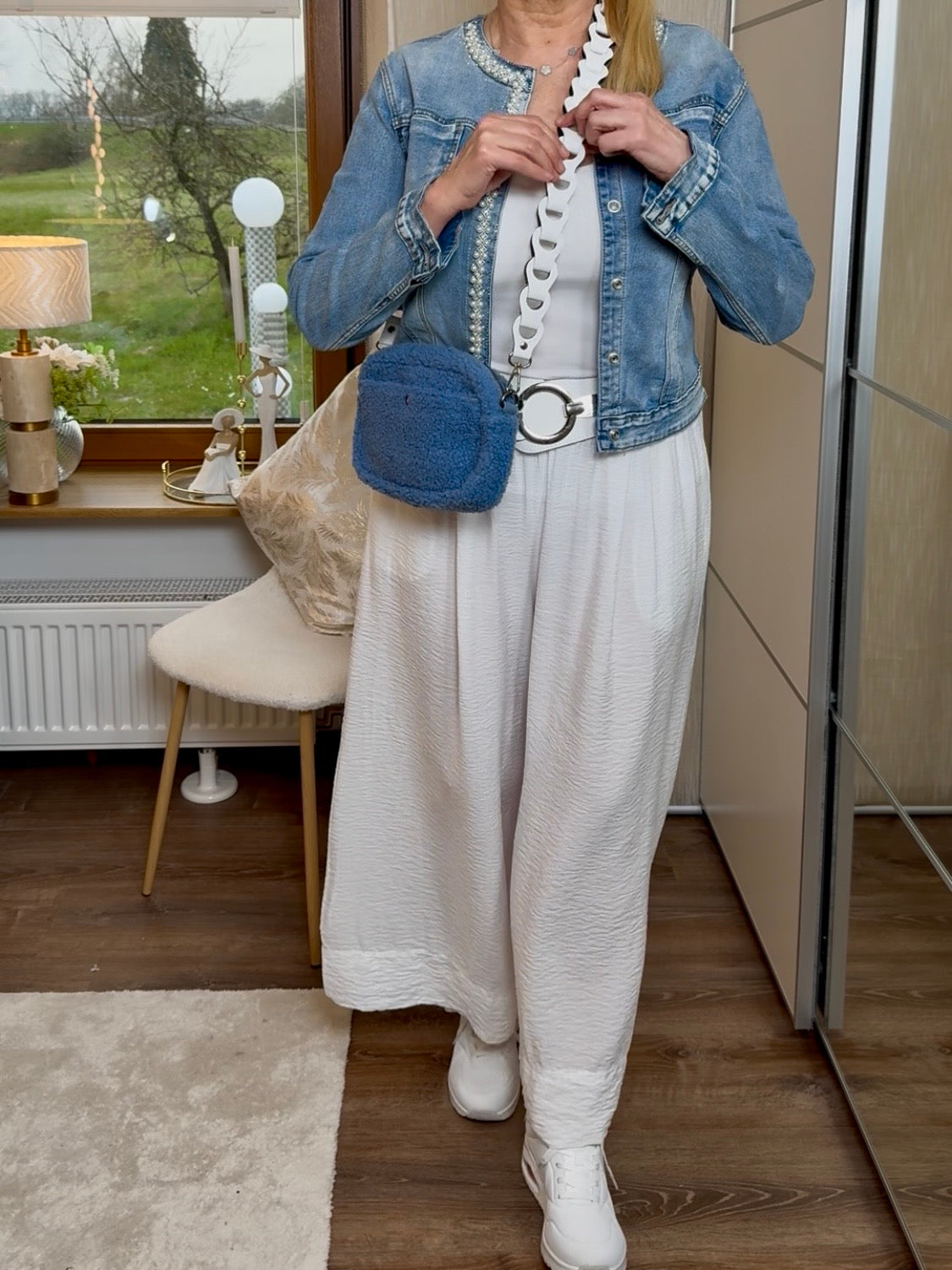 Elegante weite Hose mit elastischem Bund in weiß