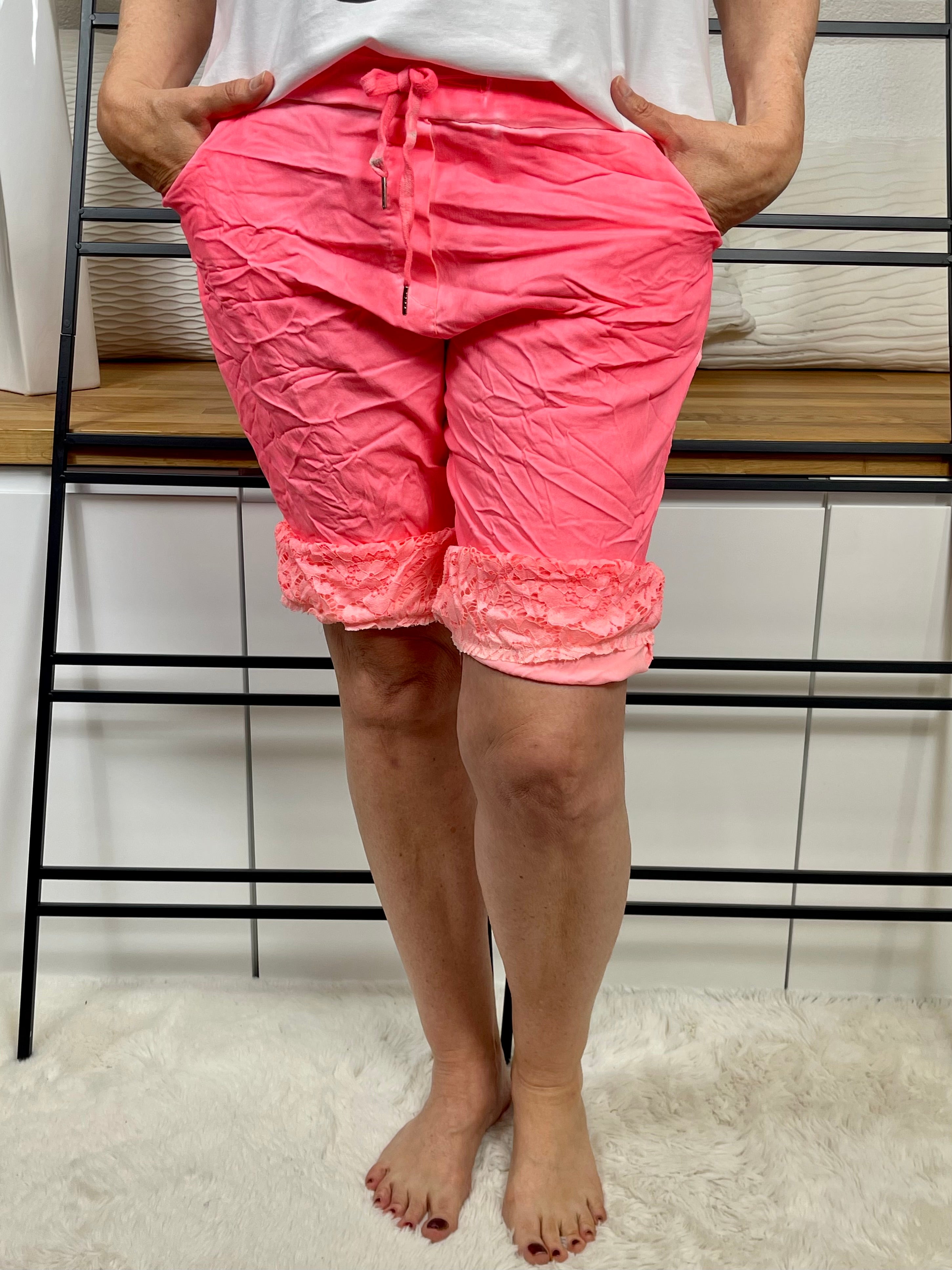 !!!!KEINE RETOURE MÖGLICH!!!! Damen 3/4 Jogpant - Short mit Spitze Einheitsgröße Gr. 42 - 48 in Neonkoralle