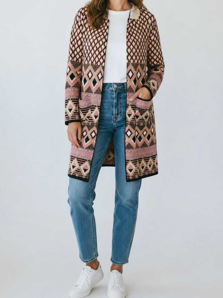 Warmer Strickmantel mit graphischem Muster in 2 Farben