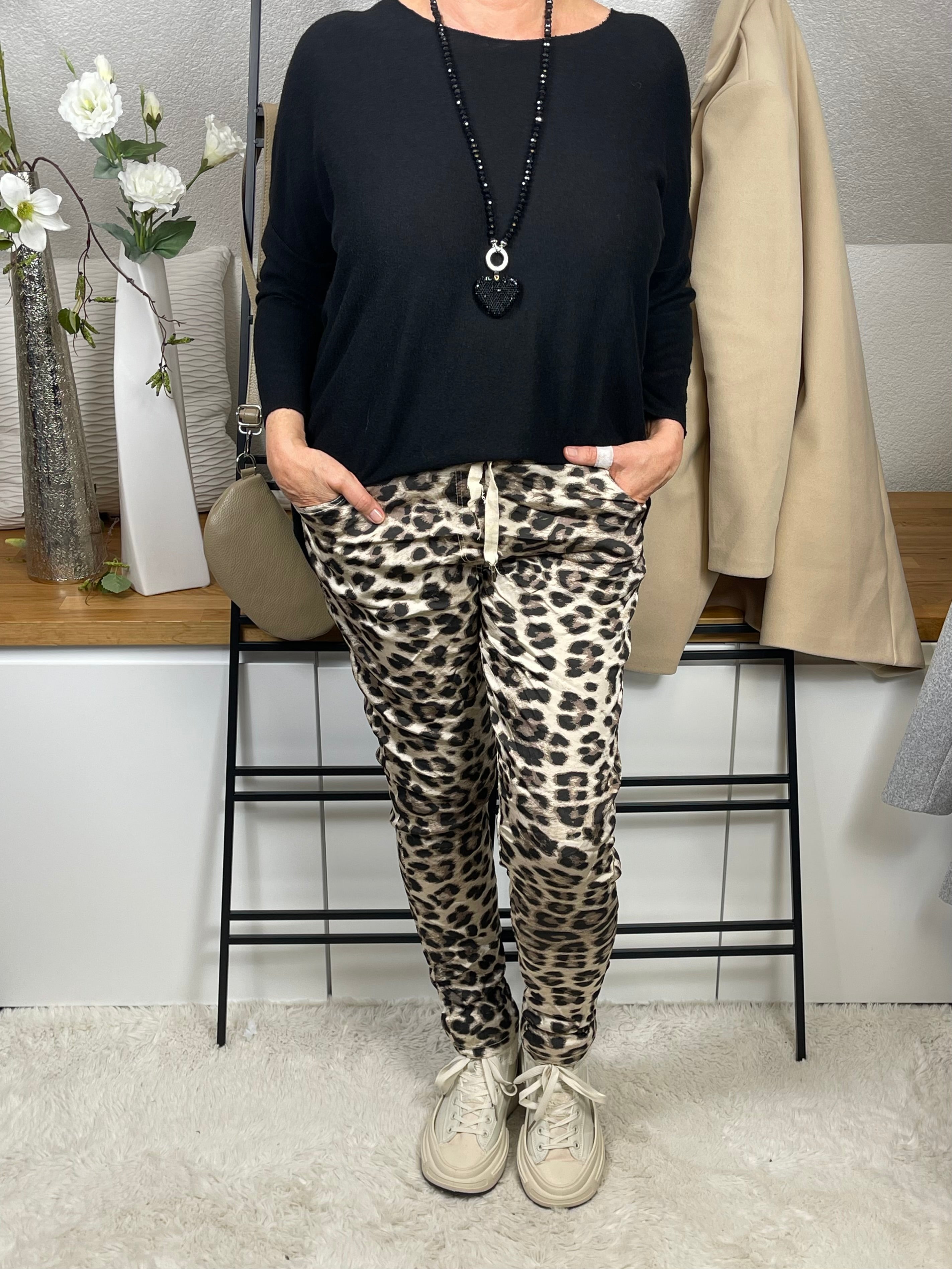 Damen - Jogpant „Shiney“ mit „Animalprint“ Einheitsgrösse Gr. 38 - 42/44 in 2 Farben