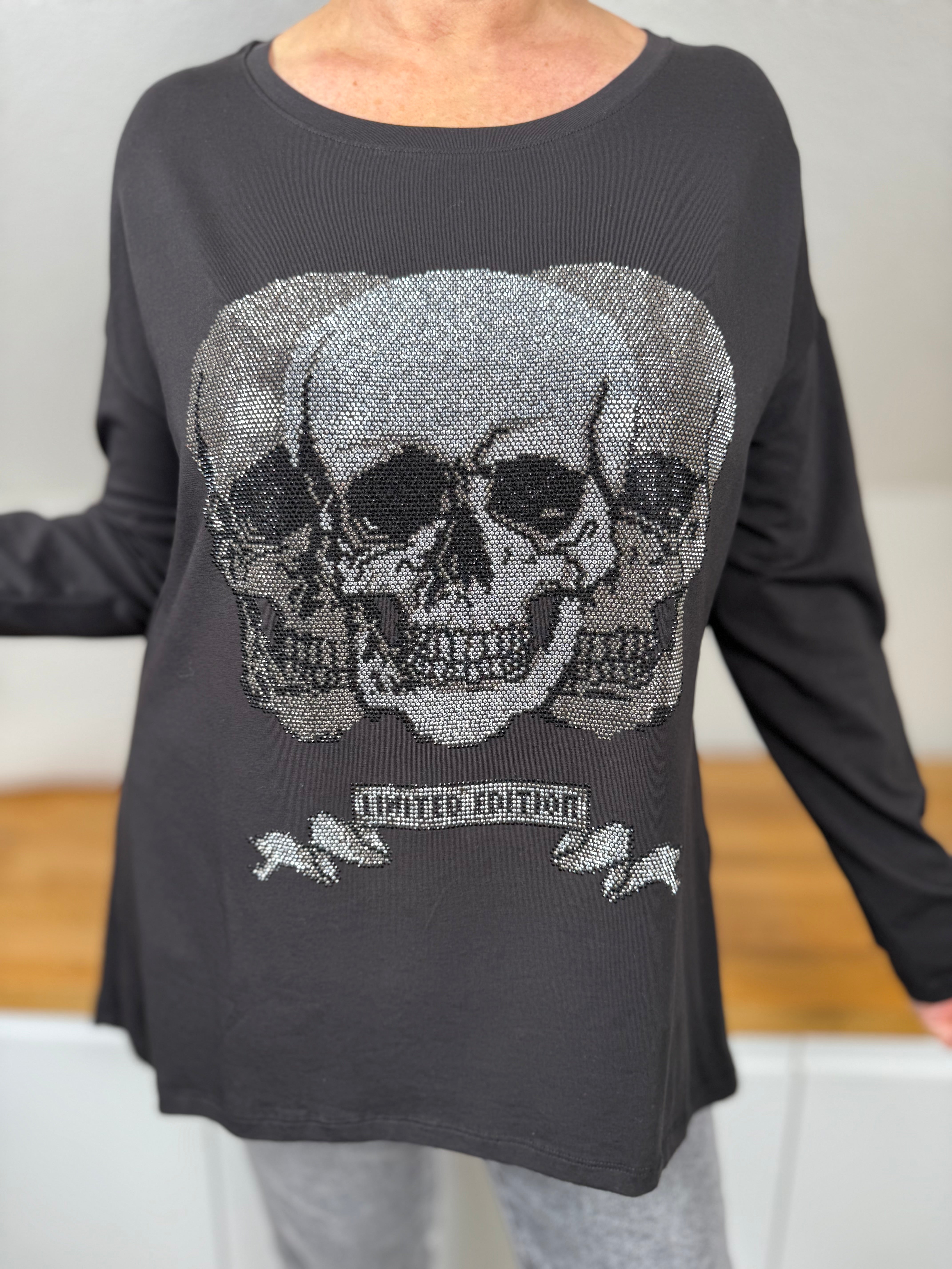 Longshirt „Totenkopf“ von EU-Queen Gr. 36 bis 48
