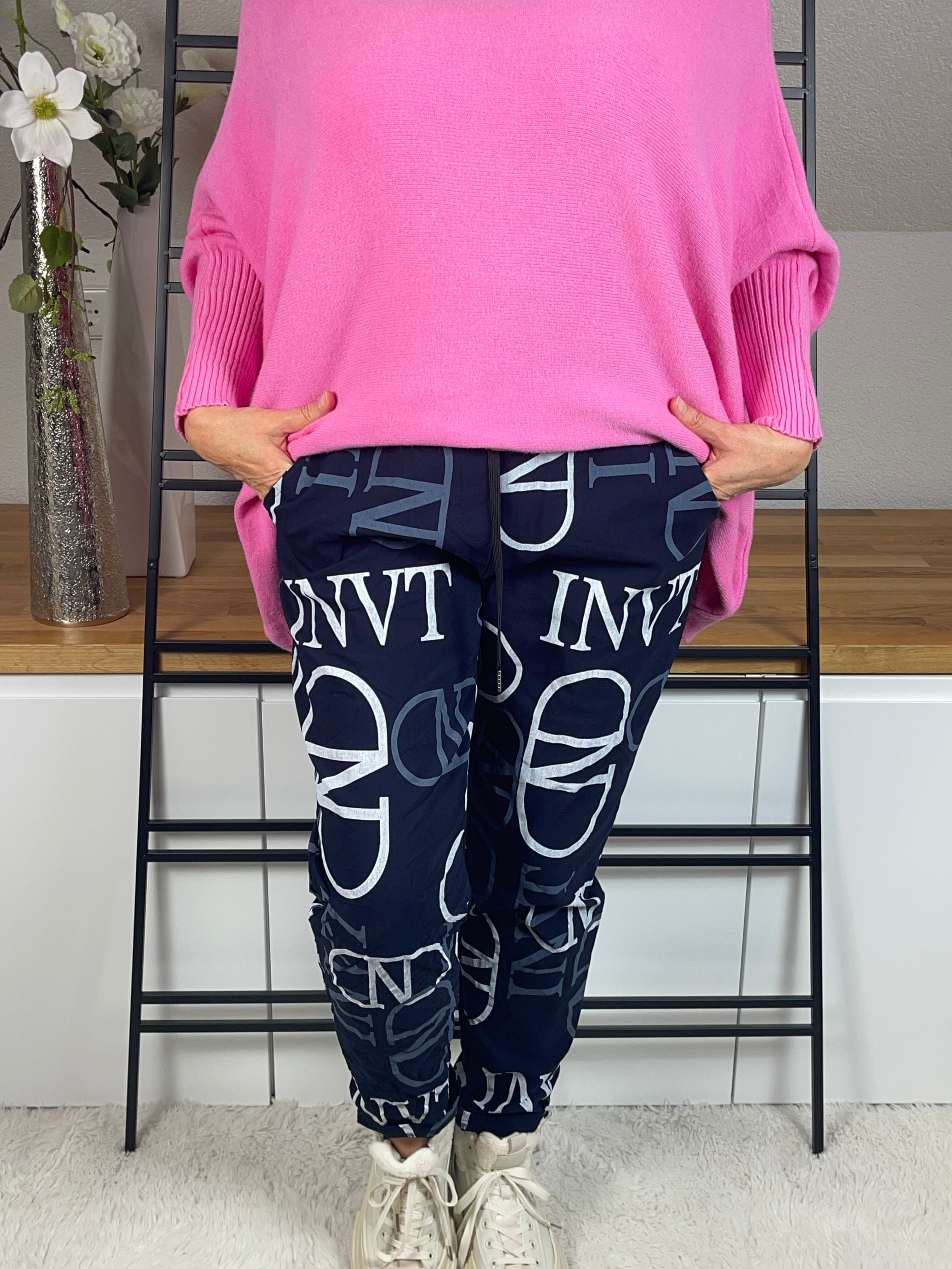 •	Jogginghose mit Schriftzug
	•	JogPant mit Buchstaben
	•	Jogginghose mit Print
	•	Jogginghose mit Lettern
	•	Jogginghose bedruckt
	•	Bedruckte JogPant
	•	Jogginghose mit Text
	•	Jogger mit Schriftzug