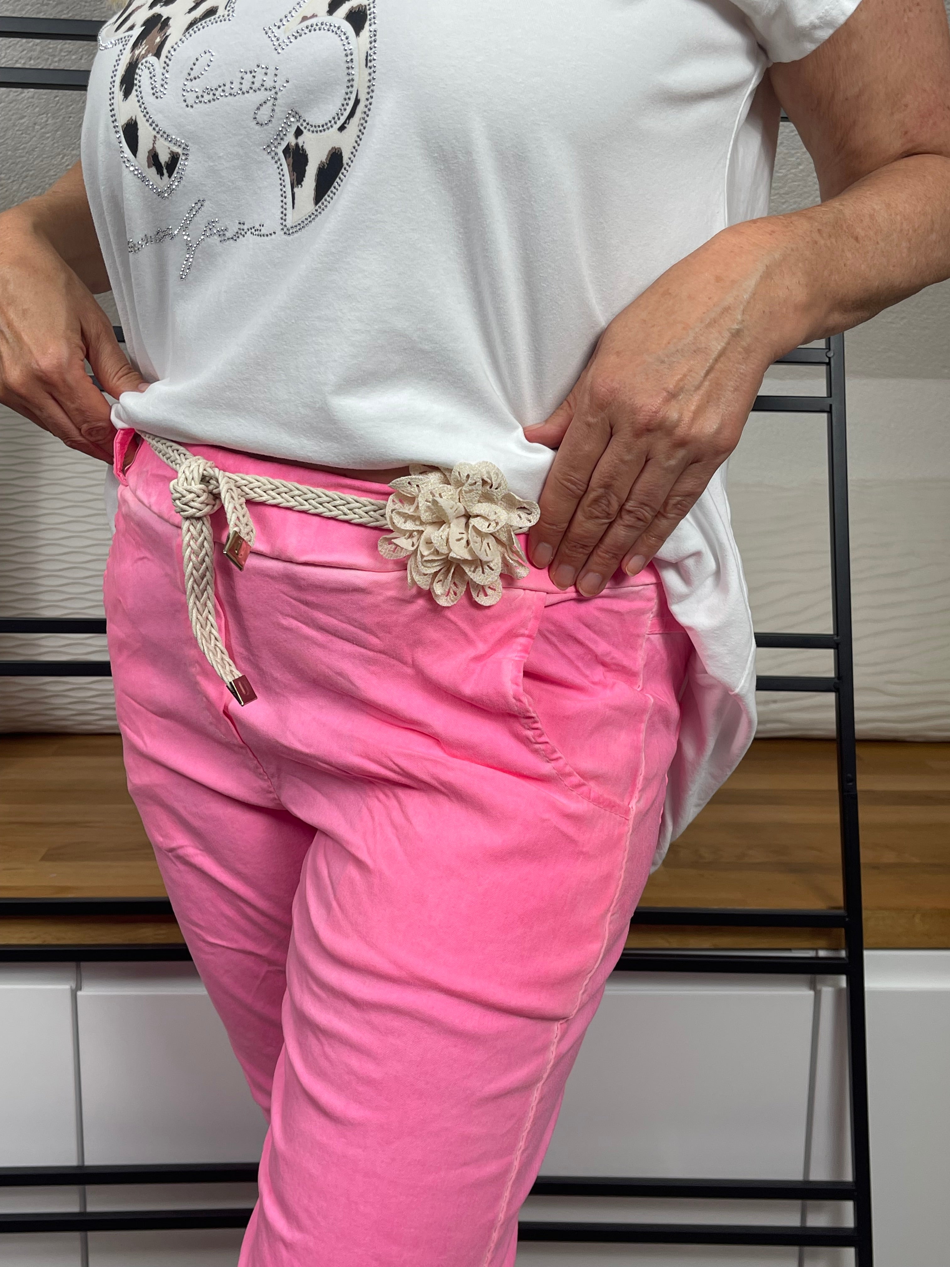 !!!!KEINE RETOURE MÖGLICH!!!! Damen 3/4 Jogpant mit Gürtel und Blüte Einheitsgrösse Gr. 38 - 42