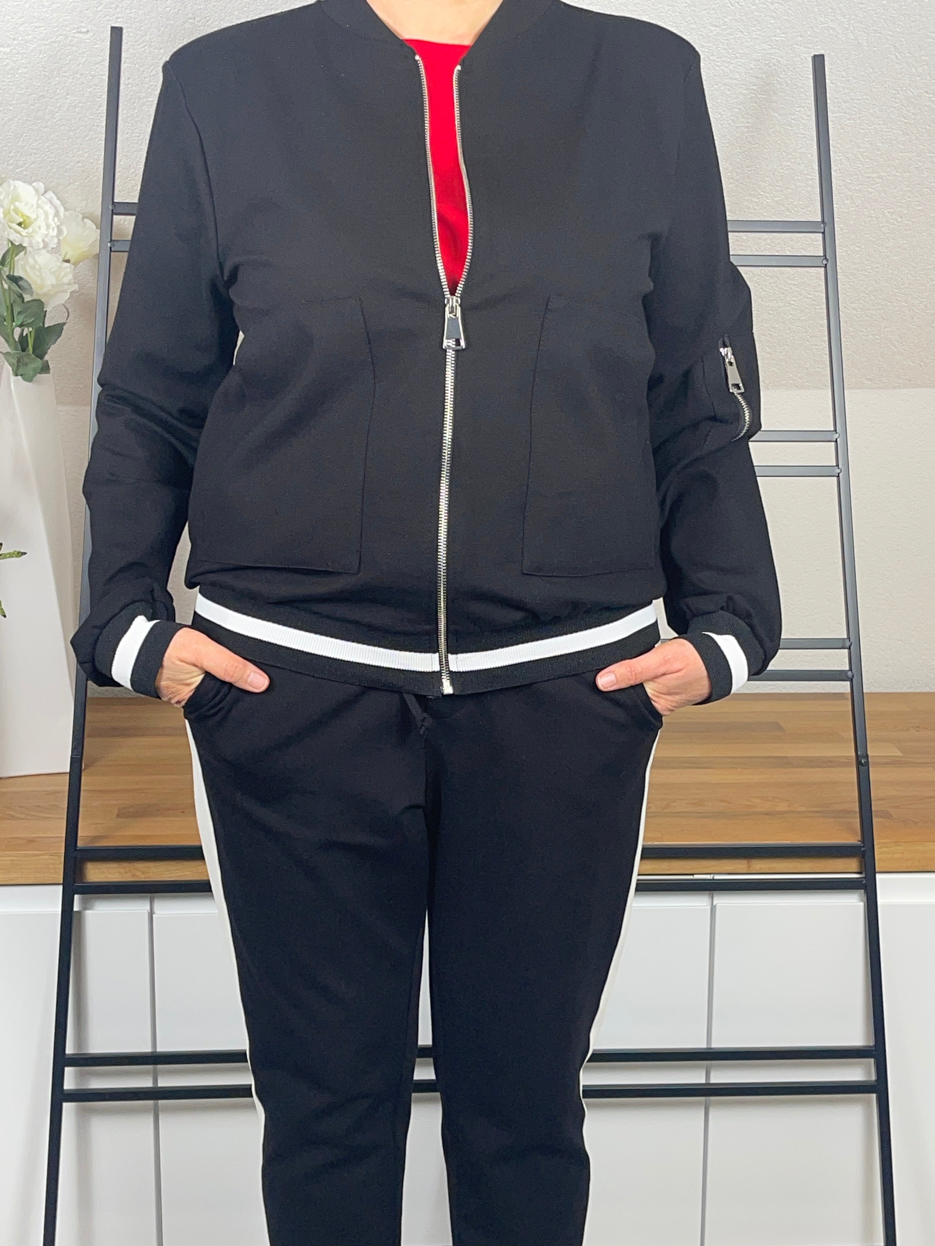 Damen - Blouson mit weißen Streifen- passend zum Hosenanzug „Tessa“ in schwarz