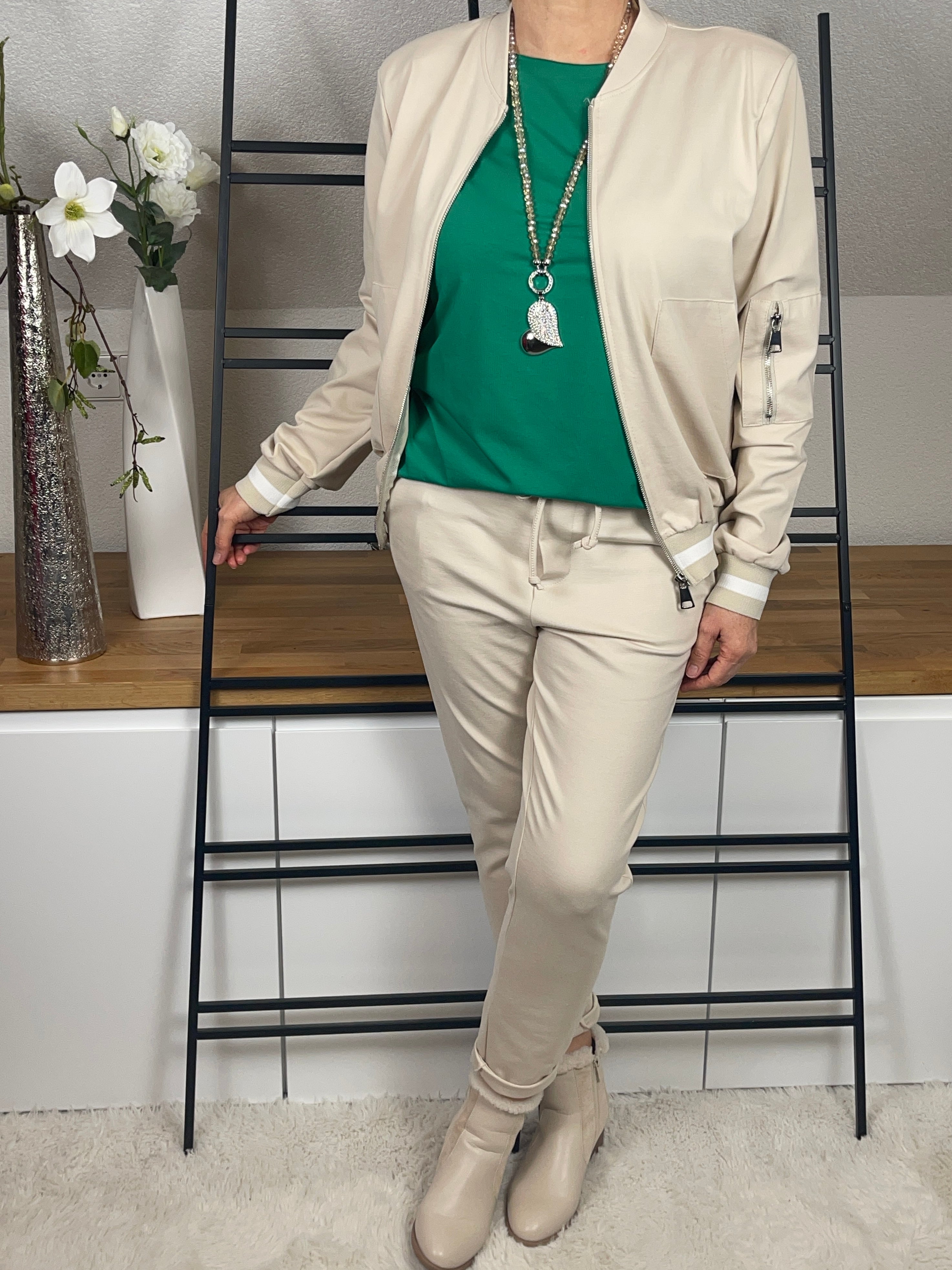 Damen - Blouson mit weißen Streifen - passend zum Hosenanzug „Tessa“ in hellbeige