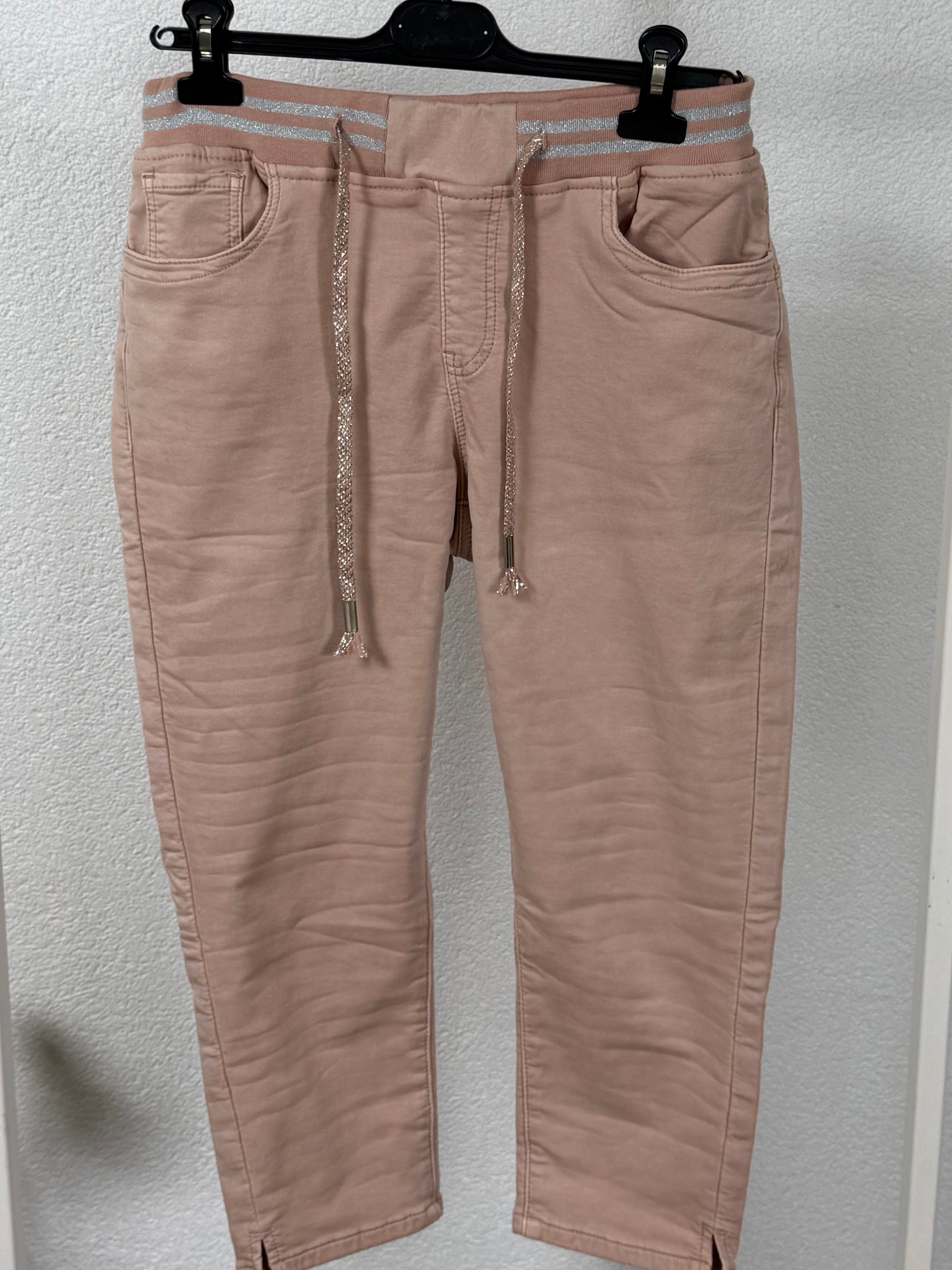 3/4 Jeans mit Kordel und auffälligem Bund in rose
