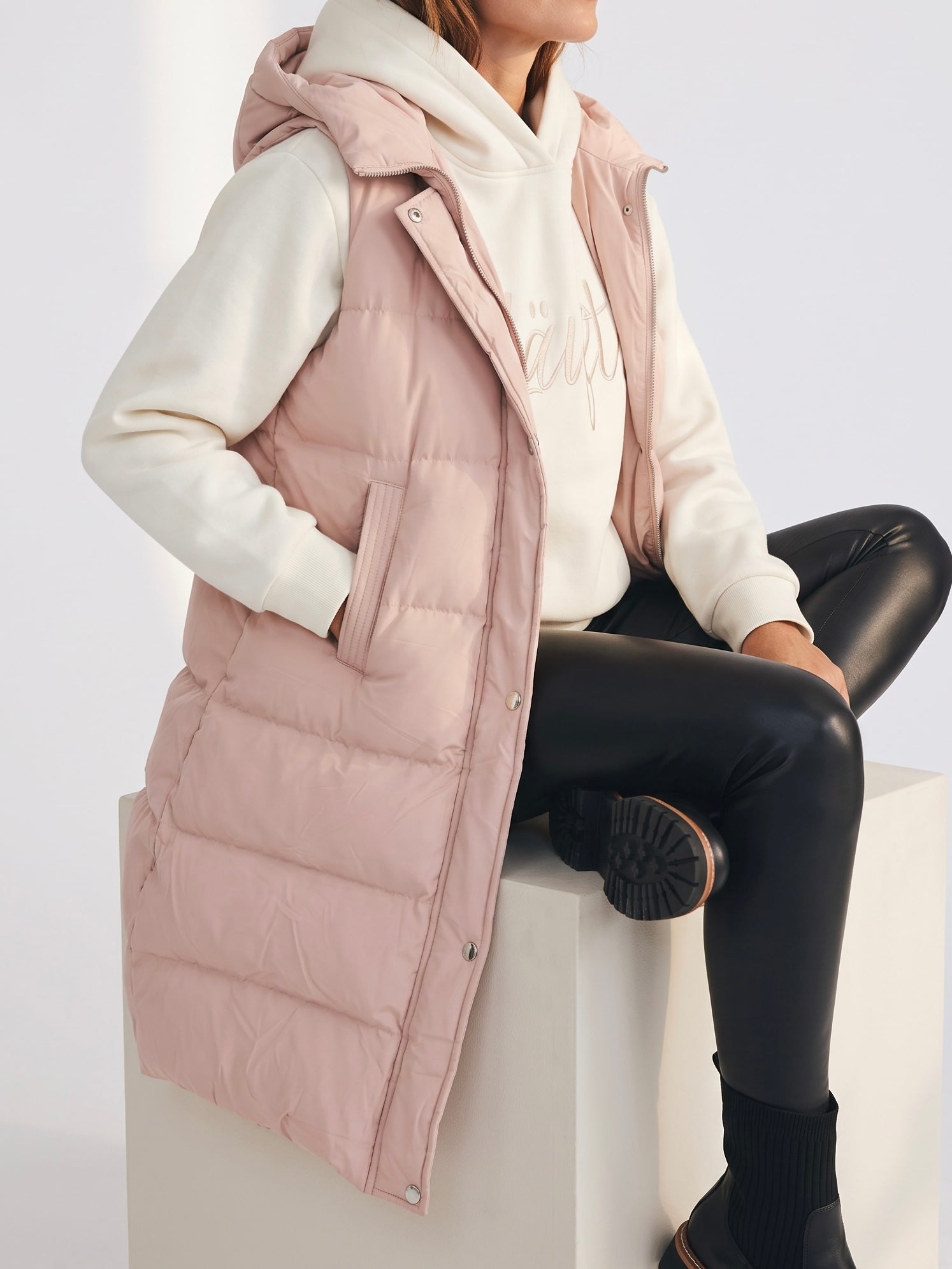 Ärmelloser mollig warmer Mantel in rosa