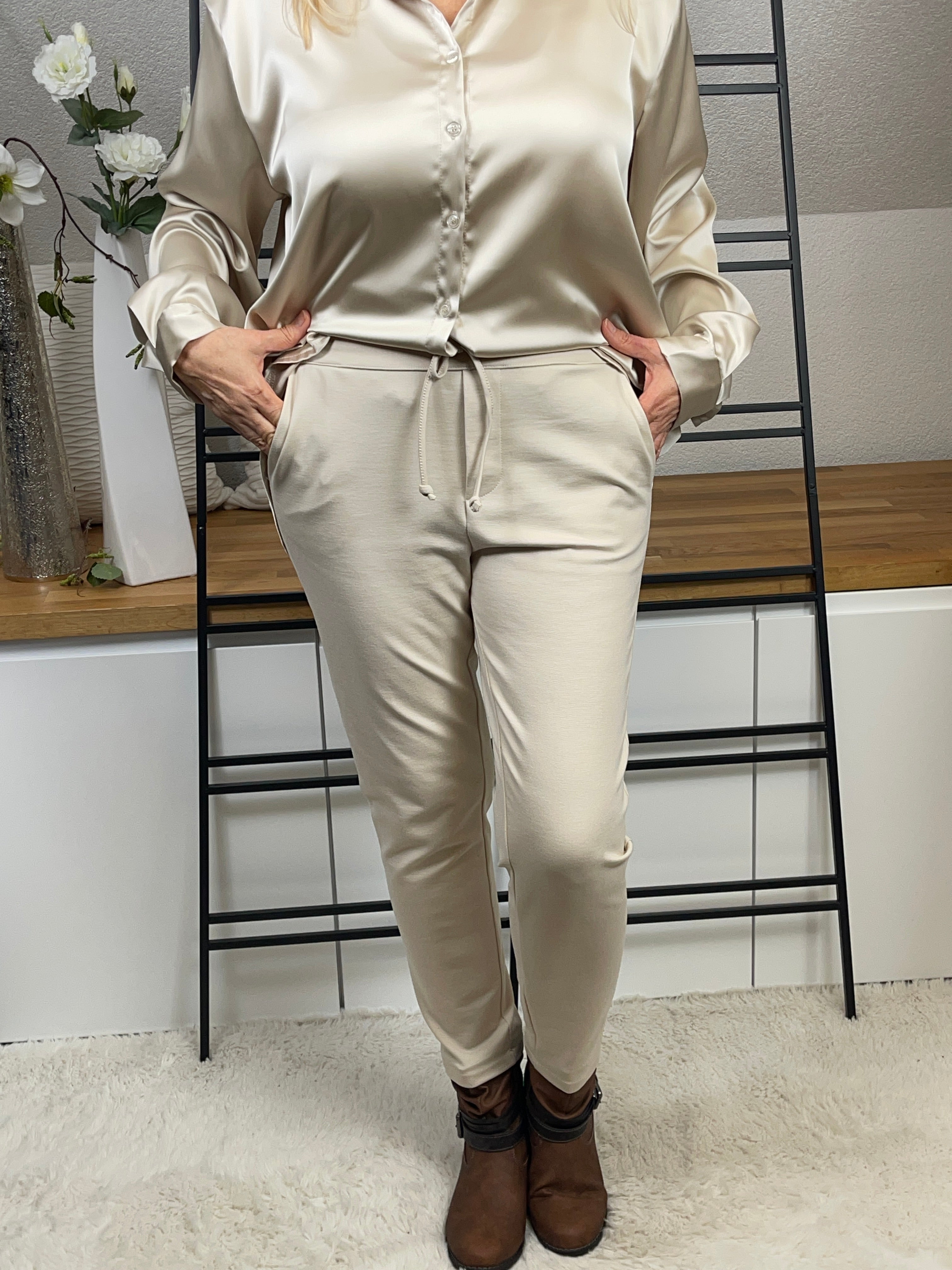Elegante hochwertige Damen - Jogpant Gr. 36 - 42 in hellbeige