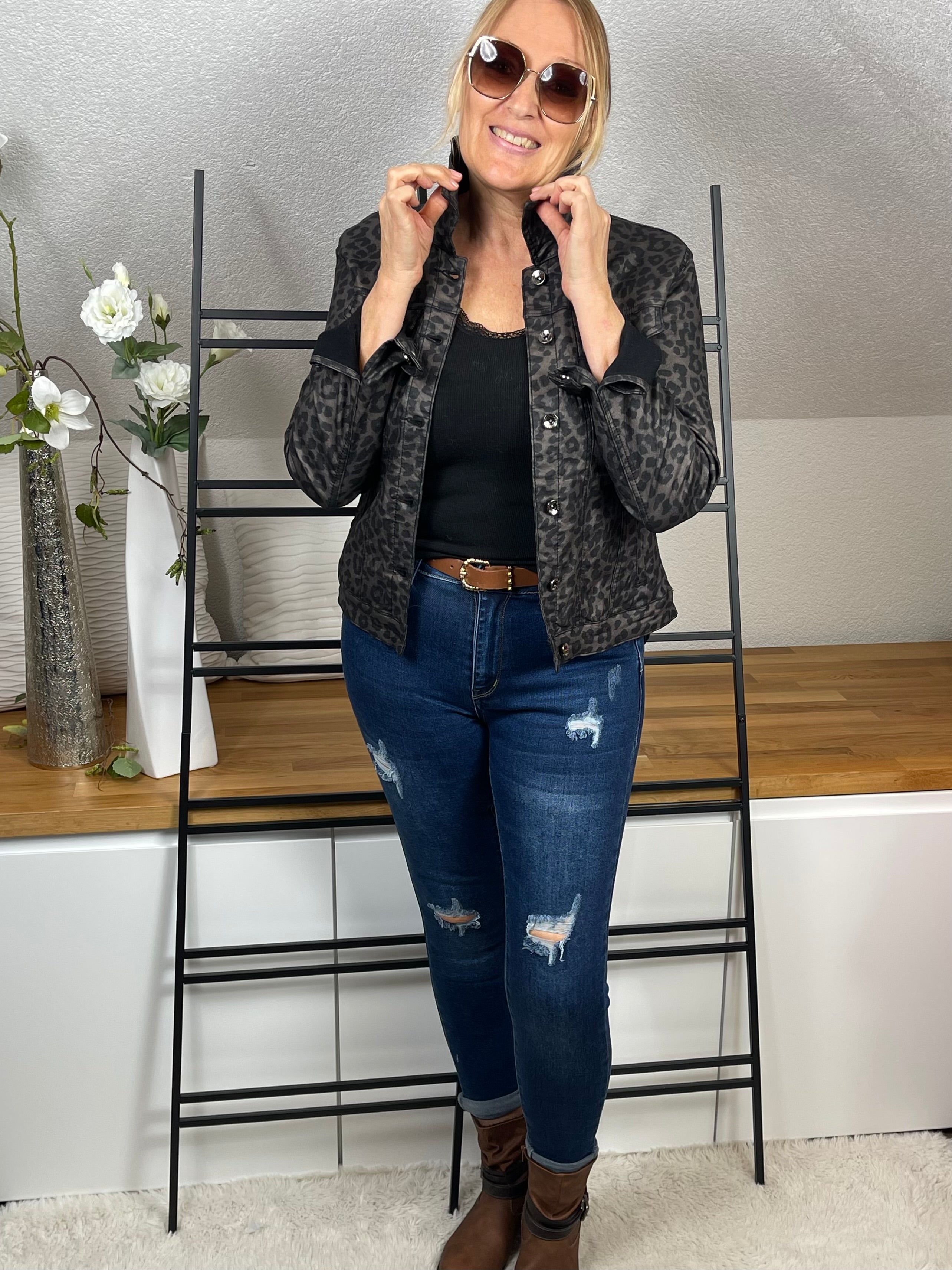 Damen Jeans mit tollen „Patches“ in blau Gr. 38 - 48