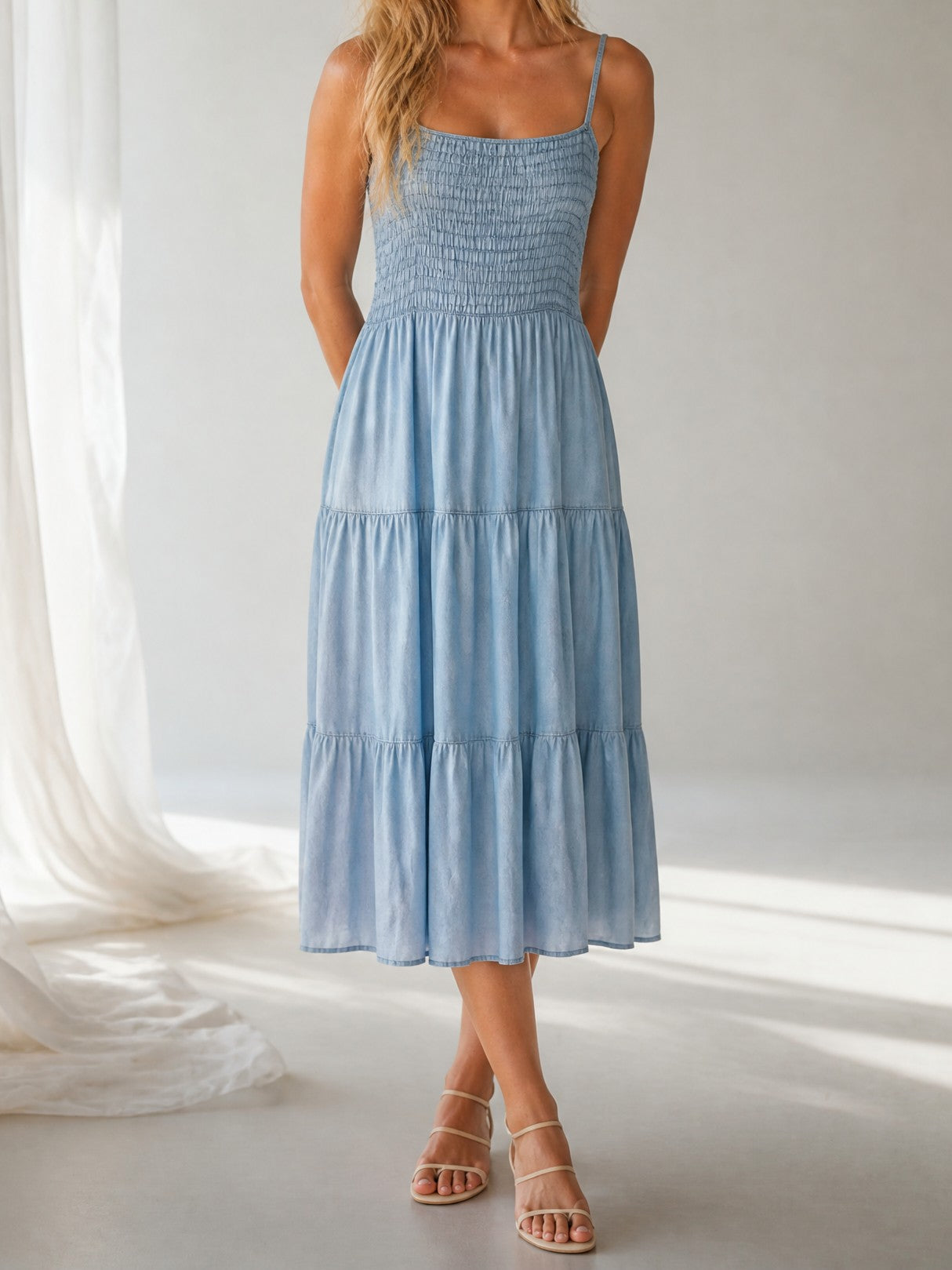 Jeanskleid gesmokt mit Spaghettiträgern in Blau Einheitsgröße 36-40